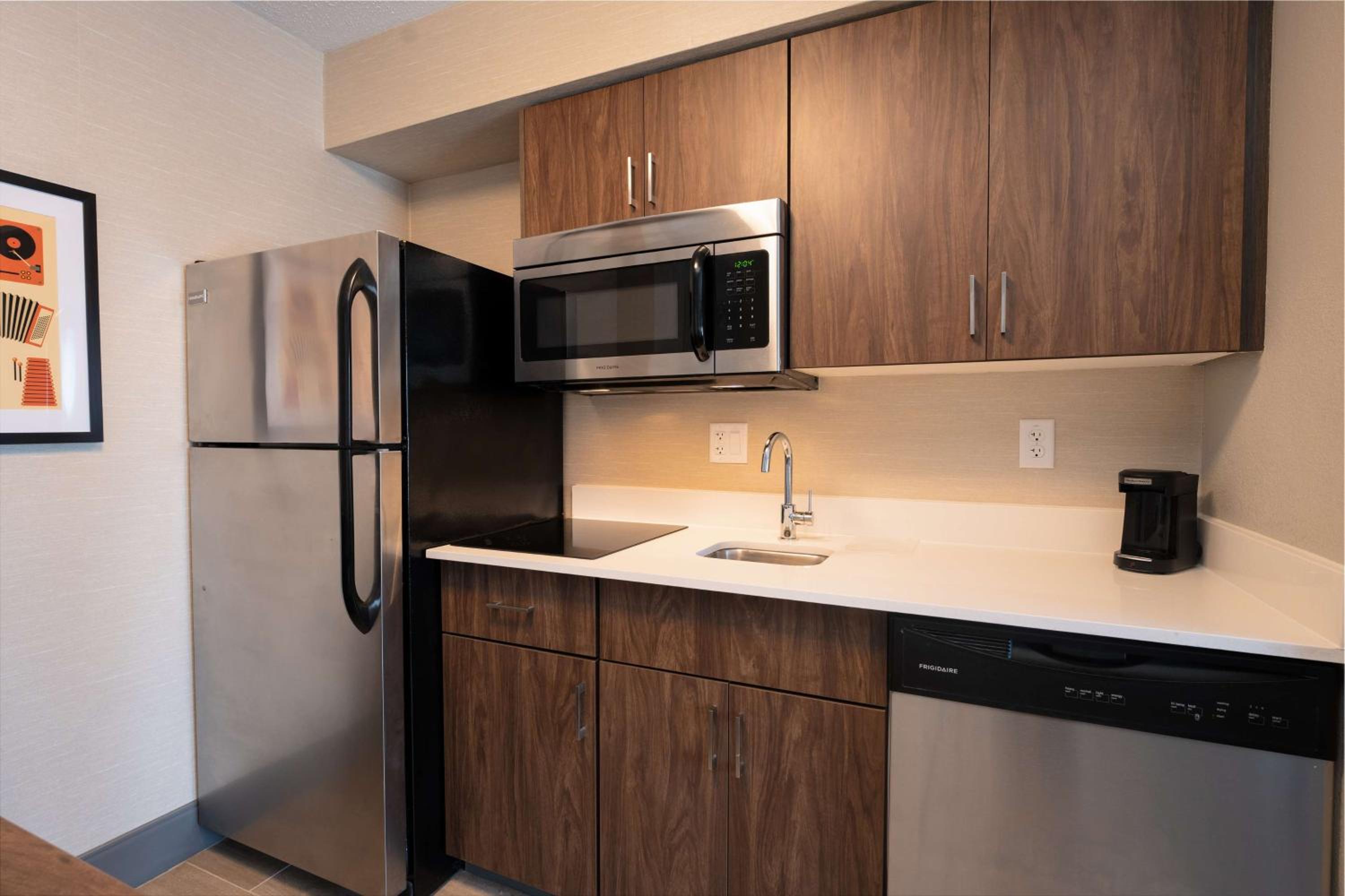 One-Bedroom King Suite with Kitchen - Non-Smoking  - Photo 9