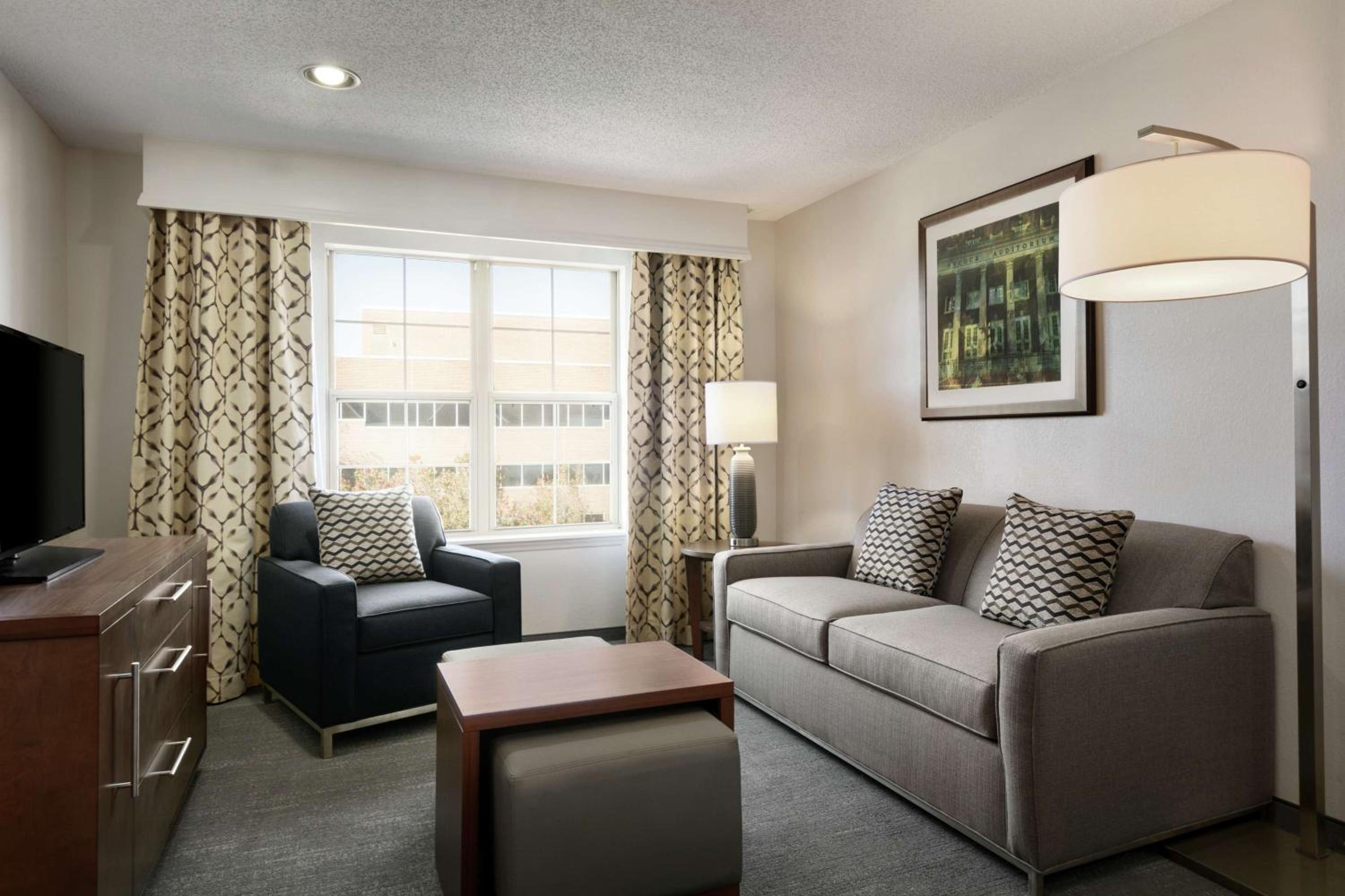 One-Bedroom King Suite - Non-Smoking - Photo 2