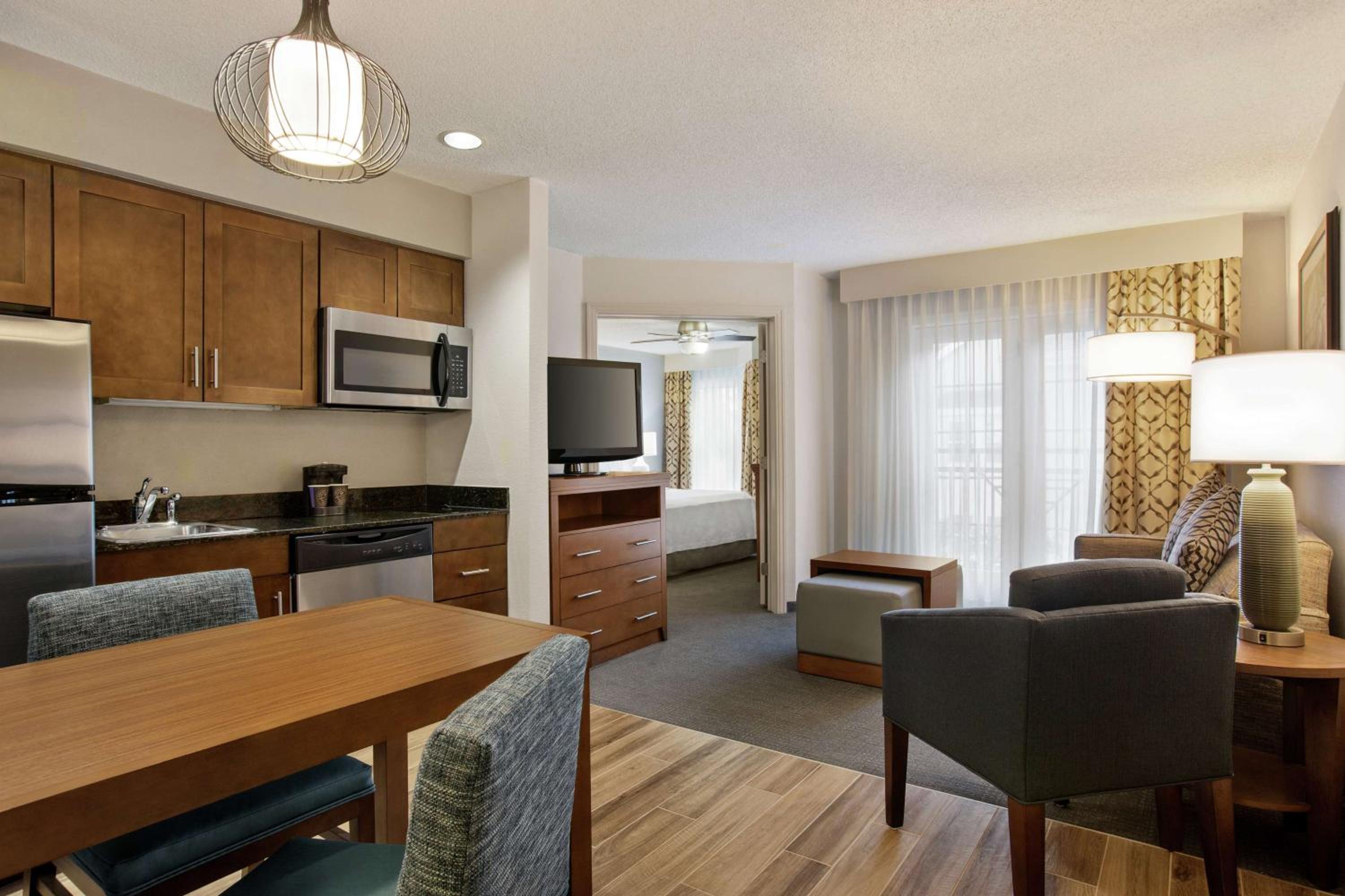 One-Bedroom King Suite - Non-Smoking - Photo 6