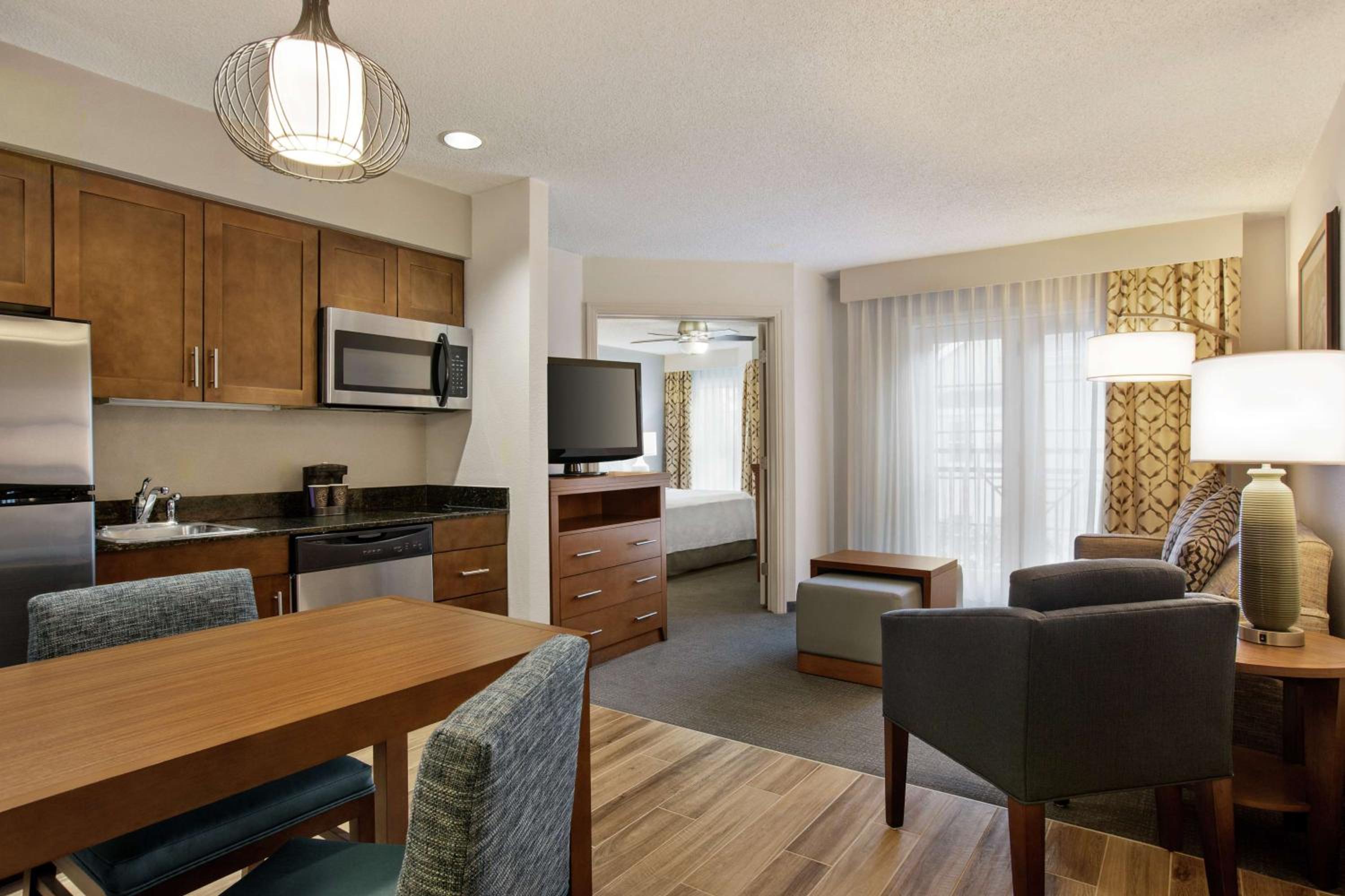 One-Bedroom King Suite - Non-Smoking - Photo 4