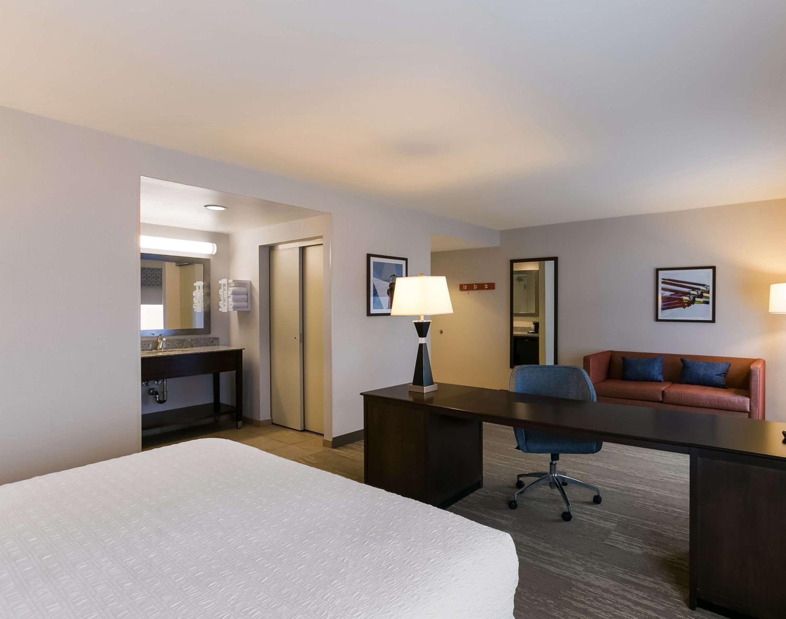 King Studio Suite with Sofa Bed - Hearing Access/Non-Smoking