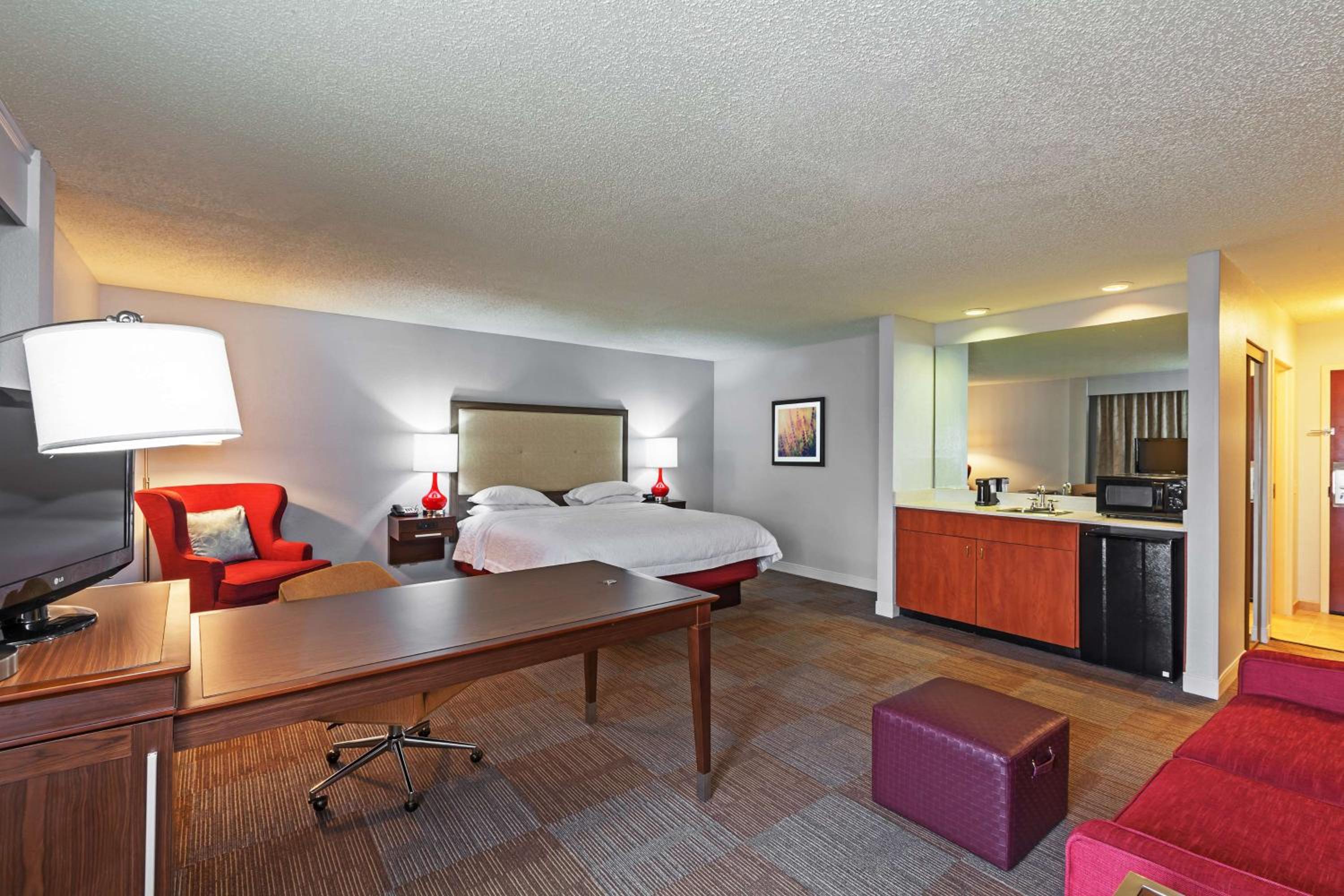 King Room with Sofa Bed - Non-Smoking photo 2