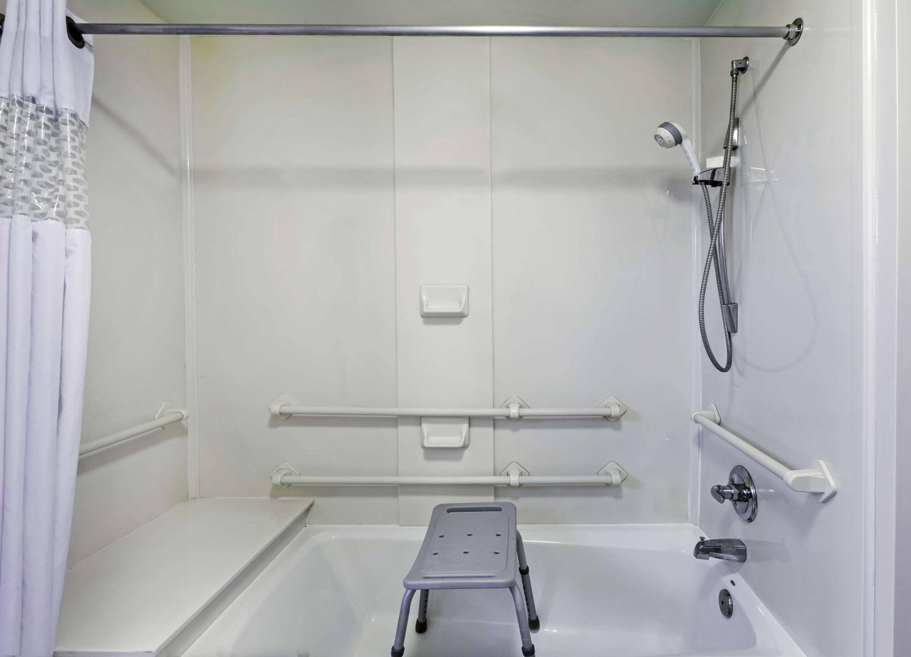 King Room with Accessible Tub - Mobility and Hearing Access/Non-Smoking photo 2