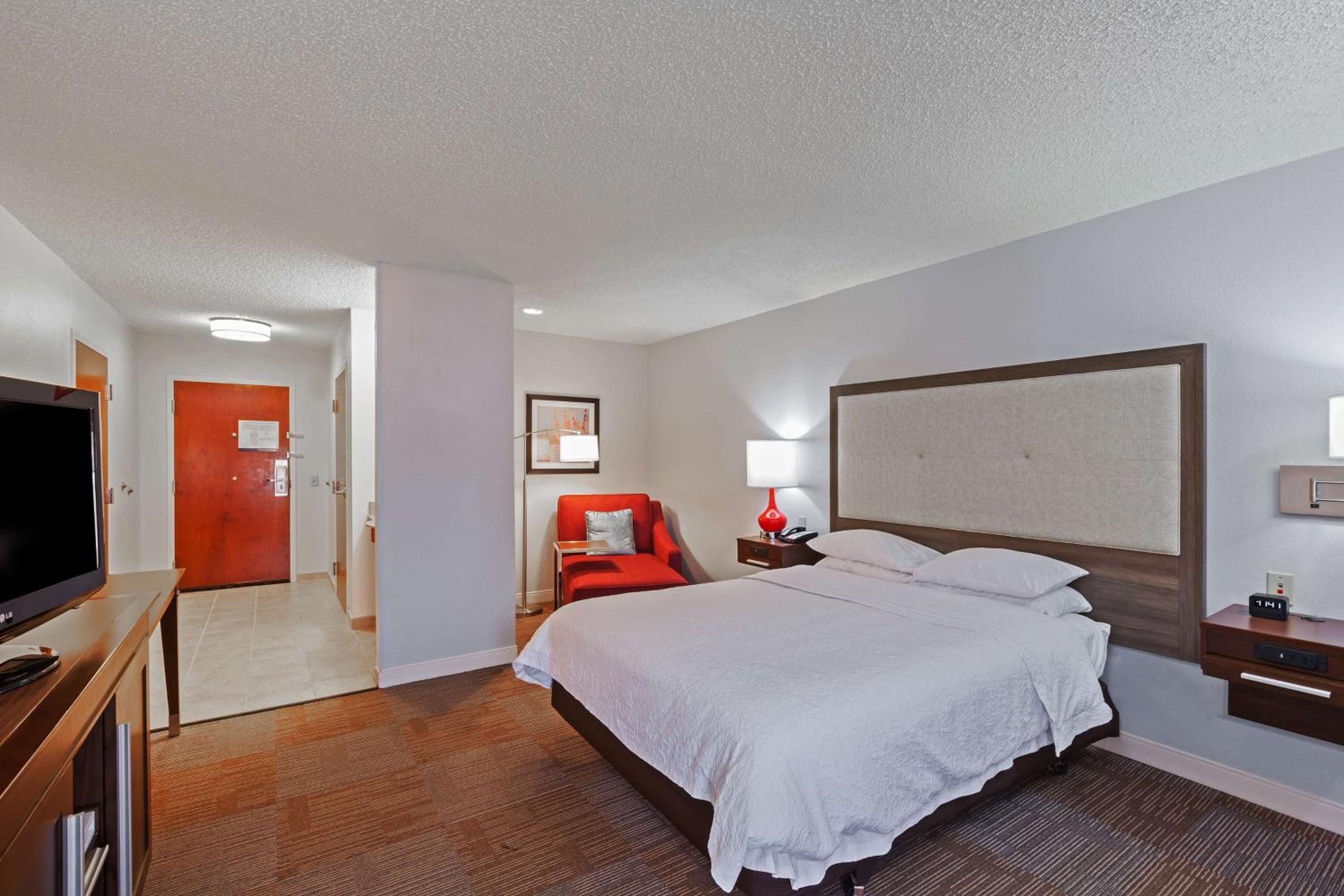 King Room with Sofa Bed and Study - Non-Smoking