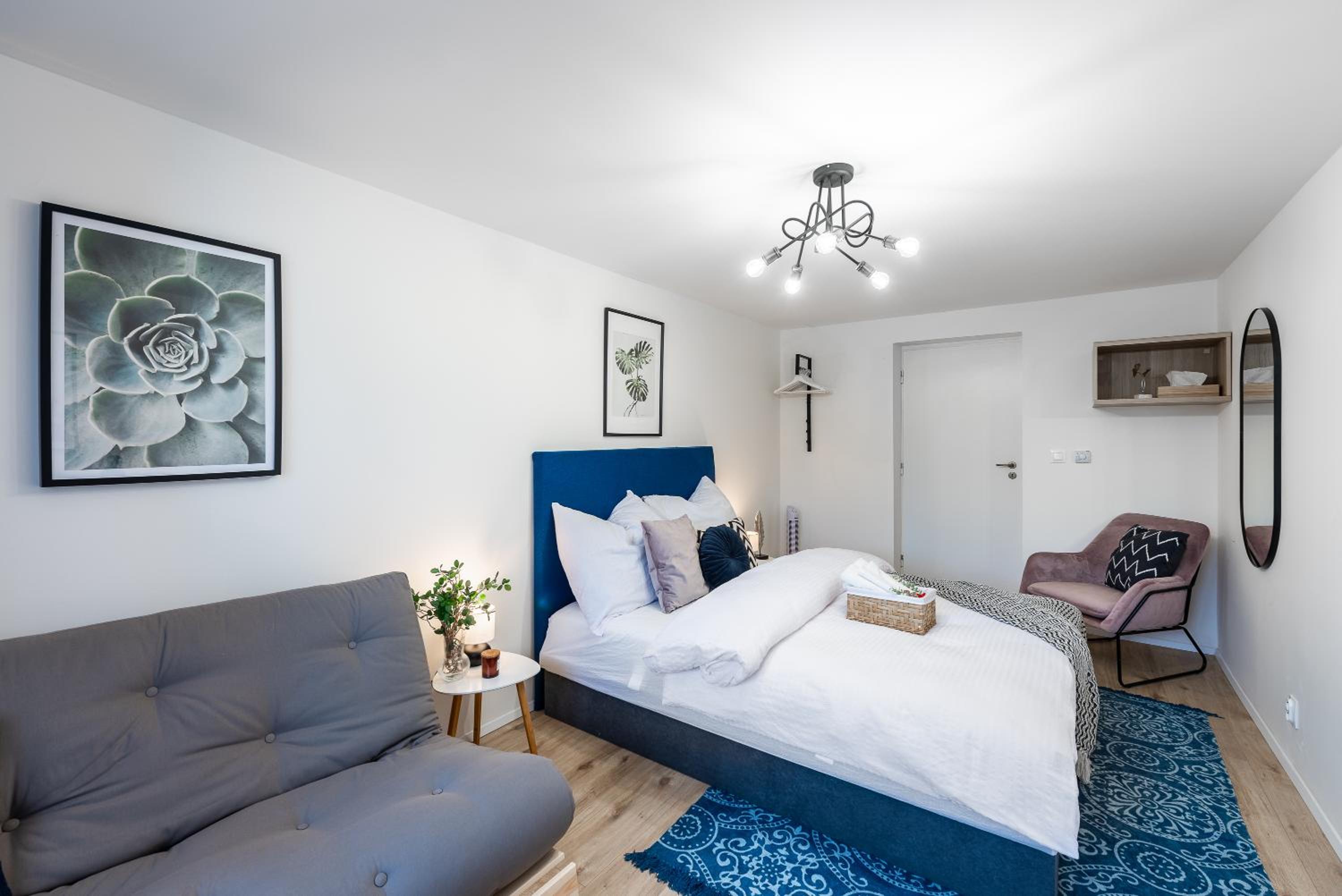 Double Room with Shared Bathroom photo 2