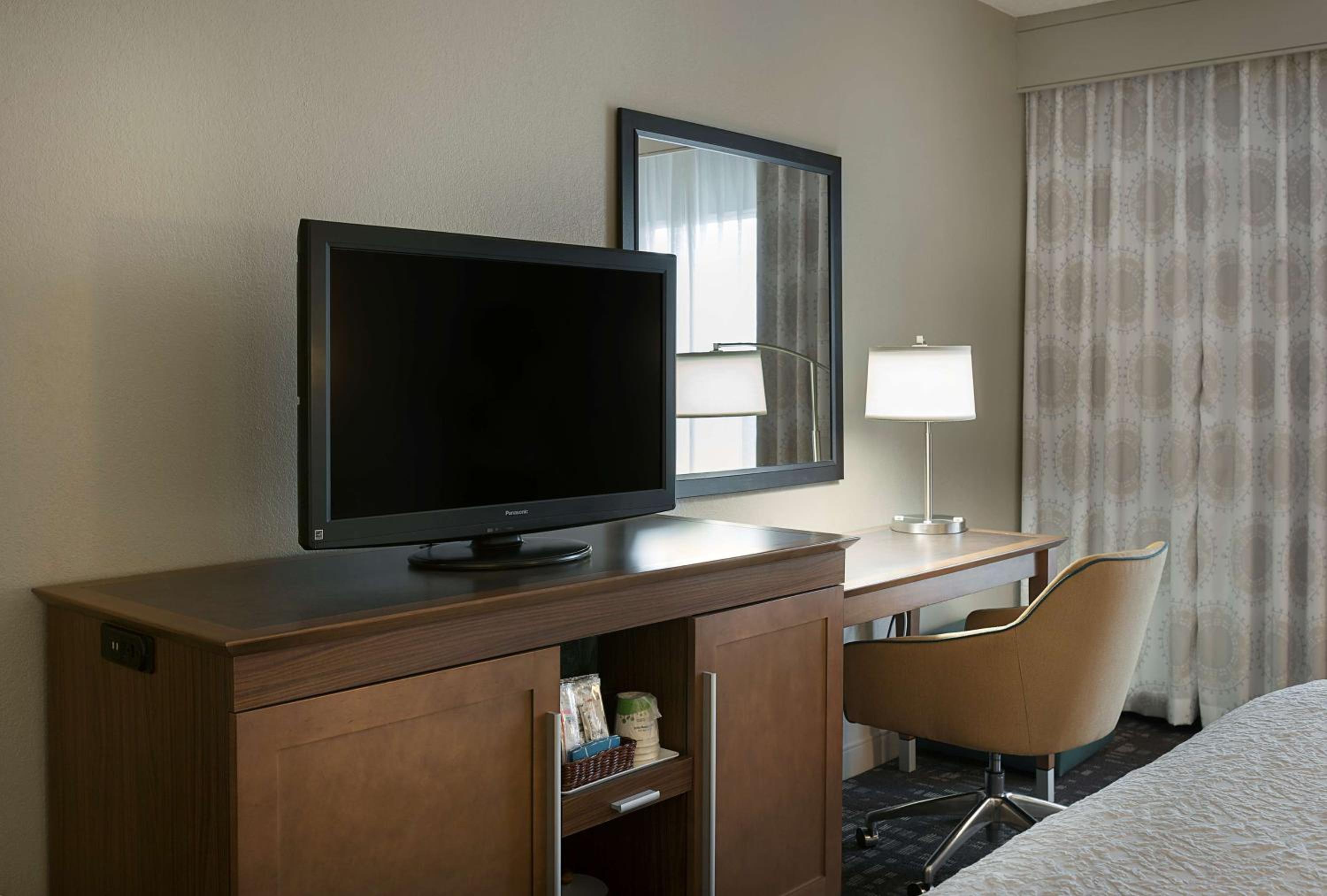 King Room with King Bed - Non-Smoking - Photo 1