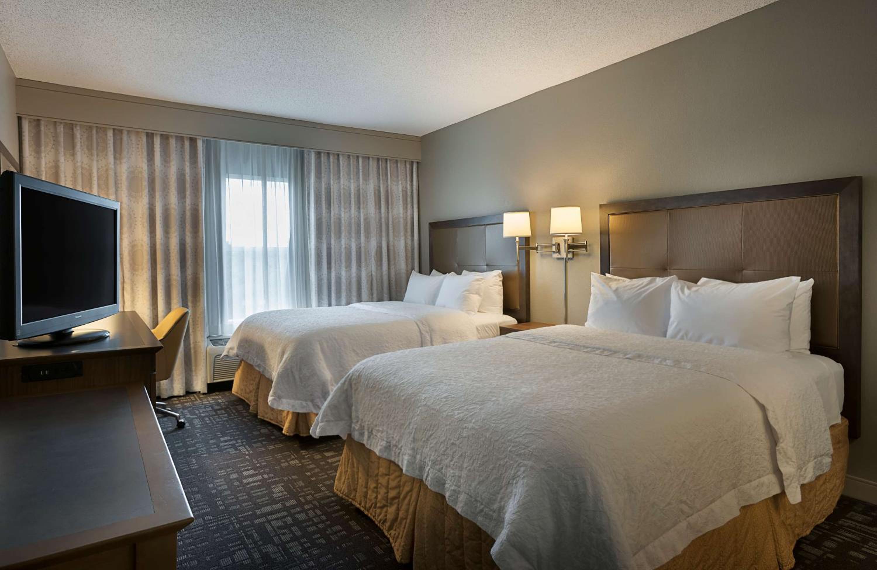 Room with Two Queen Beds - Non-Smoking - Photo 2