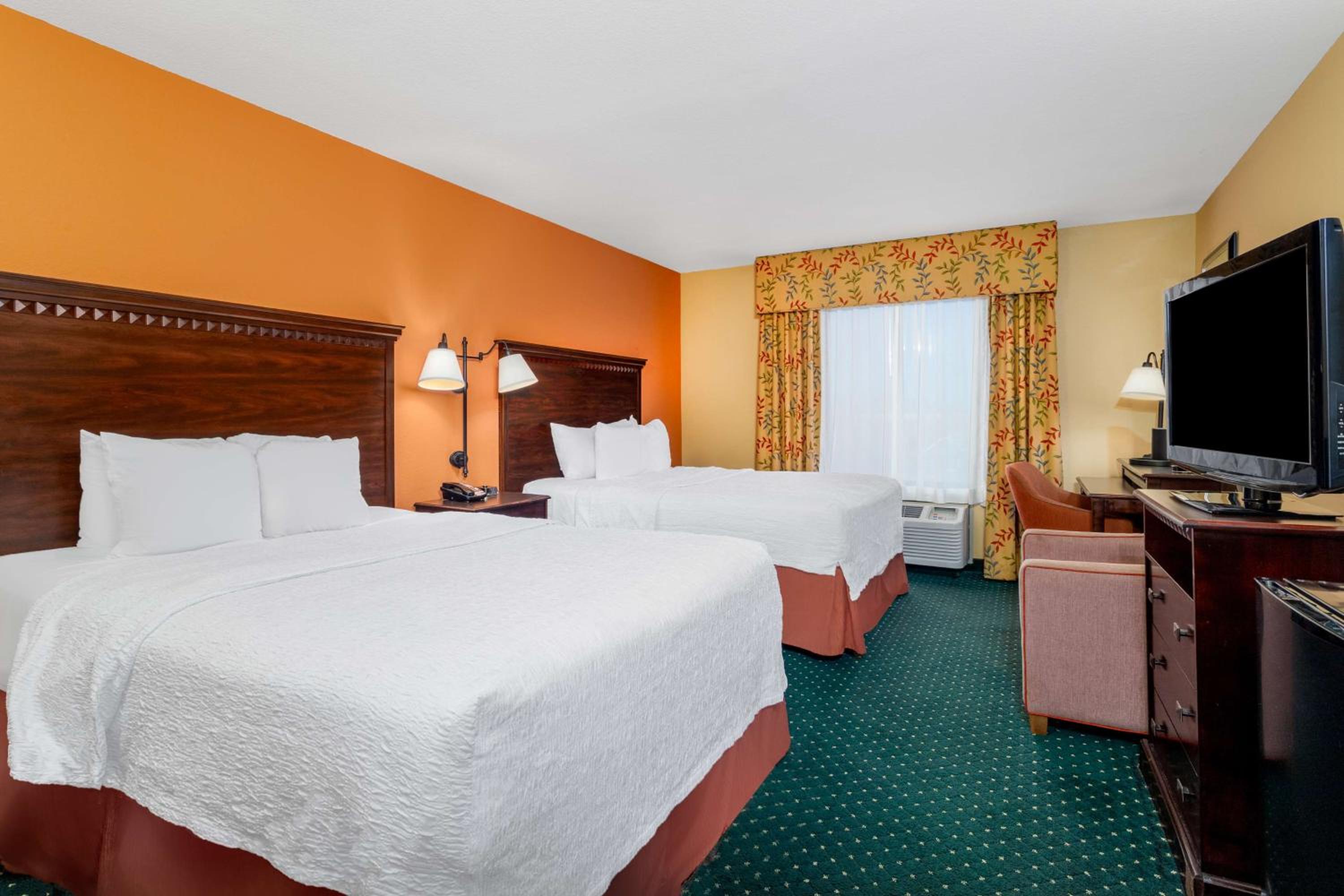 Room with Two Queen Beds - Non-Smoking - Photo 1