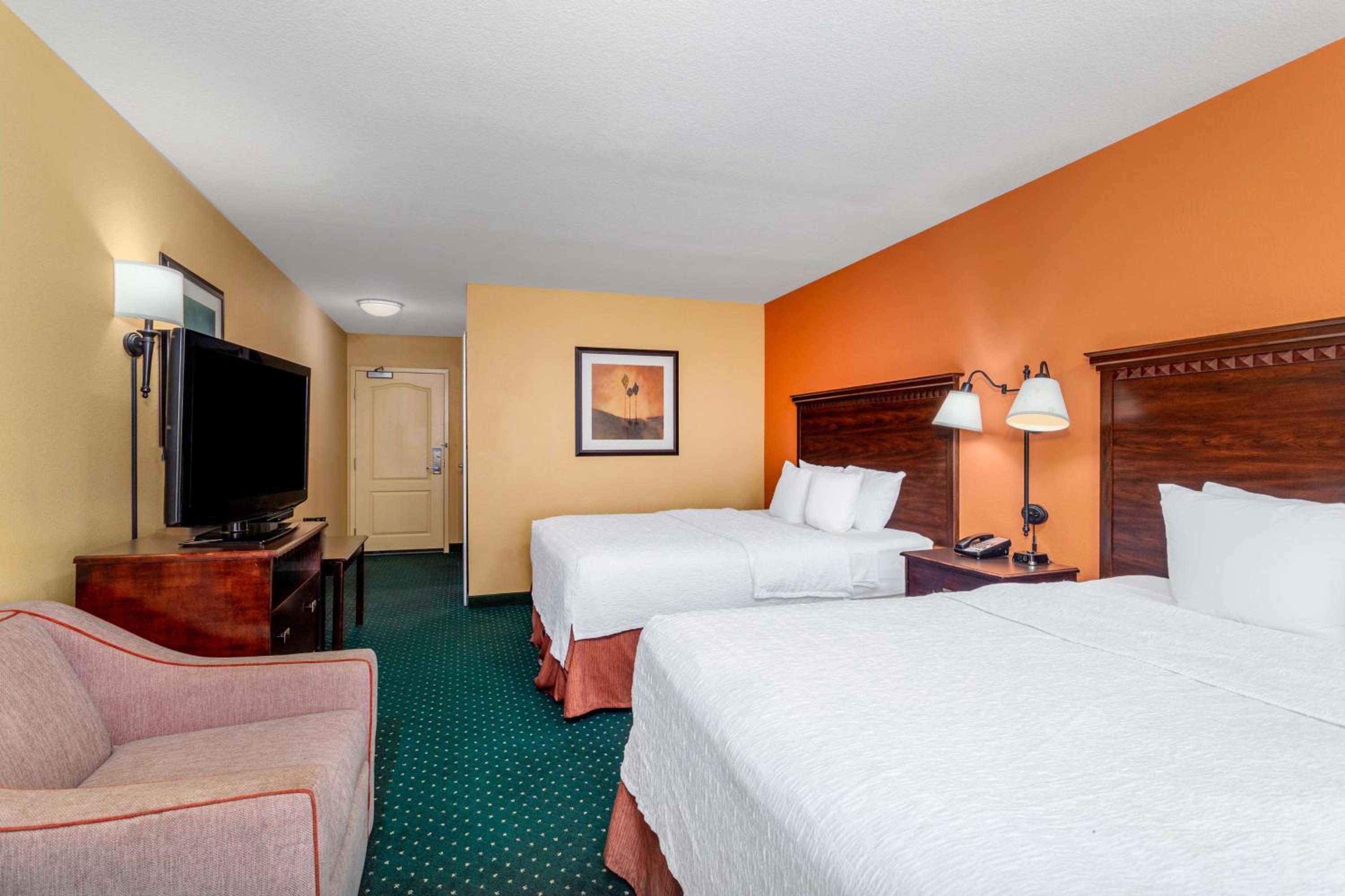 Room with Two Queen Beds - Non-Smoking - Photo 3