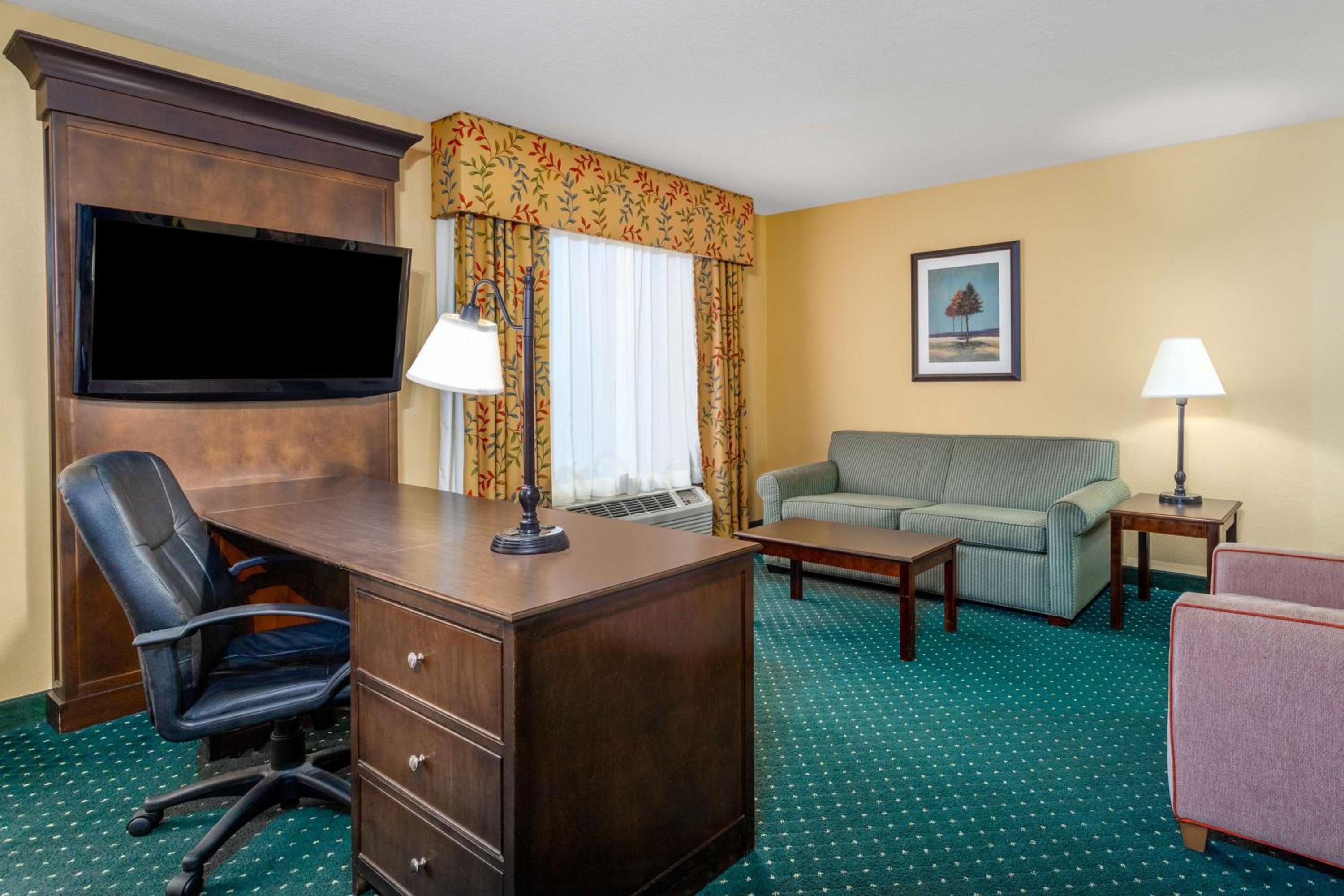 King Studio Suite with Sofa Bed - Non-Smoking - Photo 6
