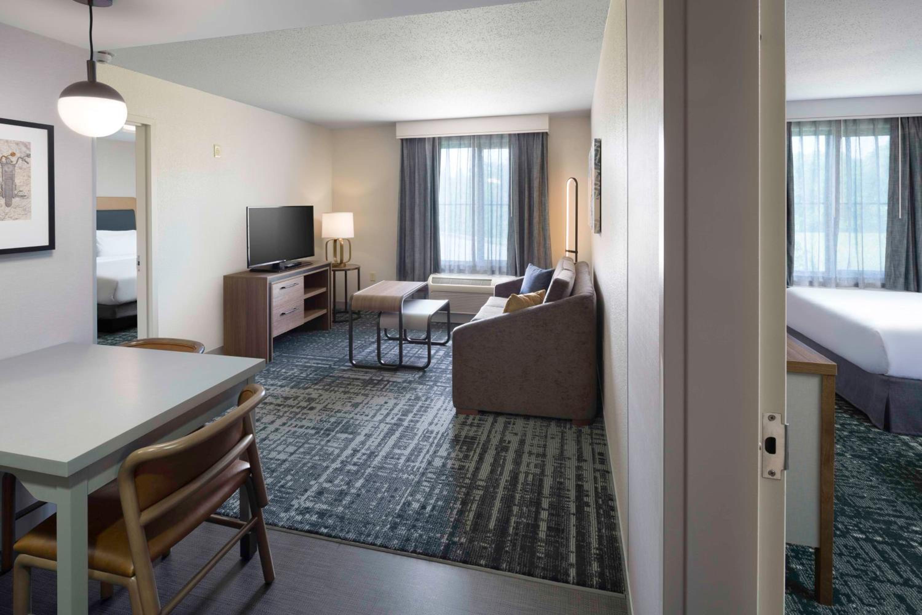 Two Bedroom Suite with One King and Two Queen Beds - Non-Smoking - Photo 1
