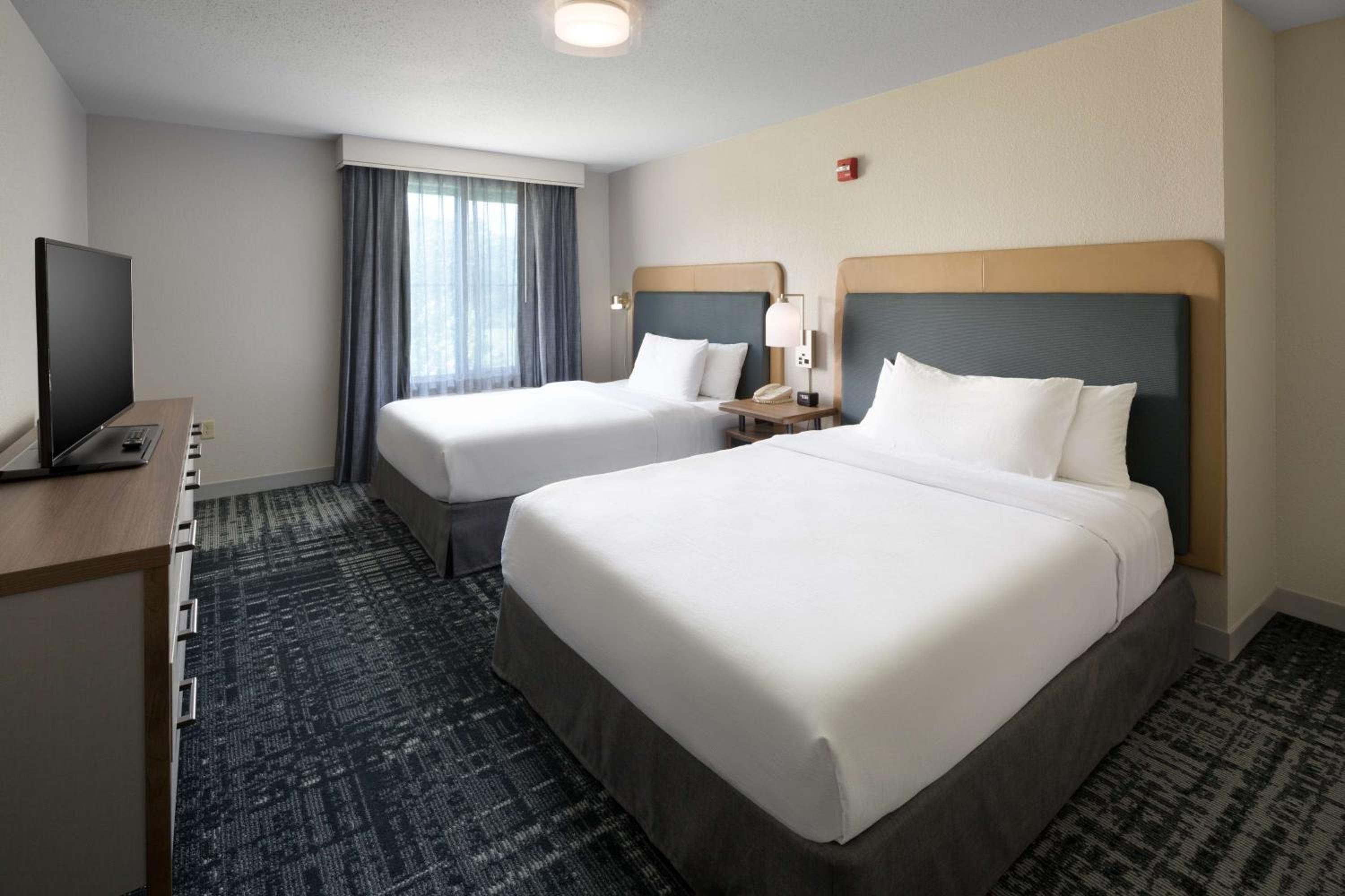 One-Bedroom Queen Suite with Two Queen Beds - Non-Smoking - Photo 1