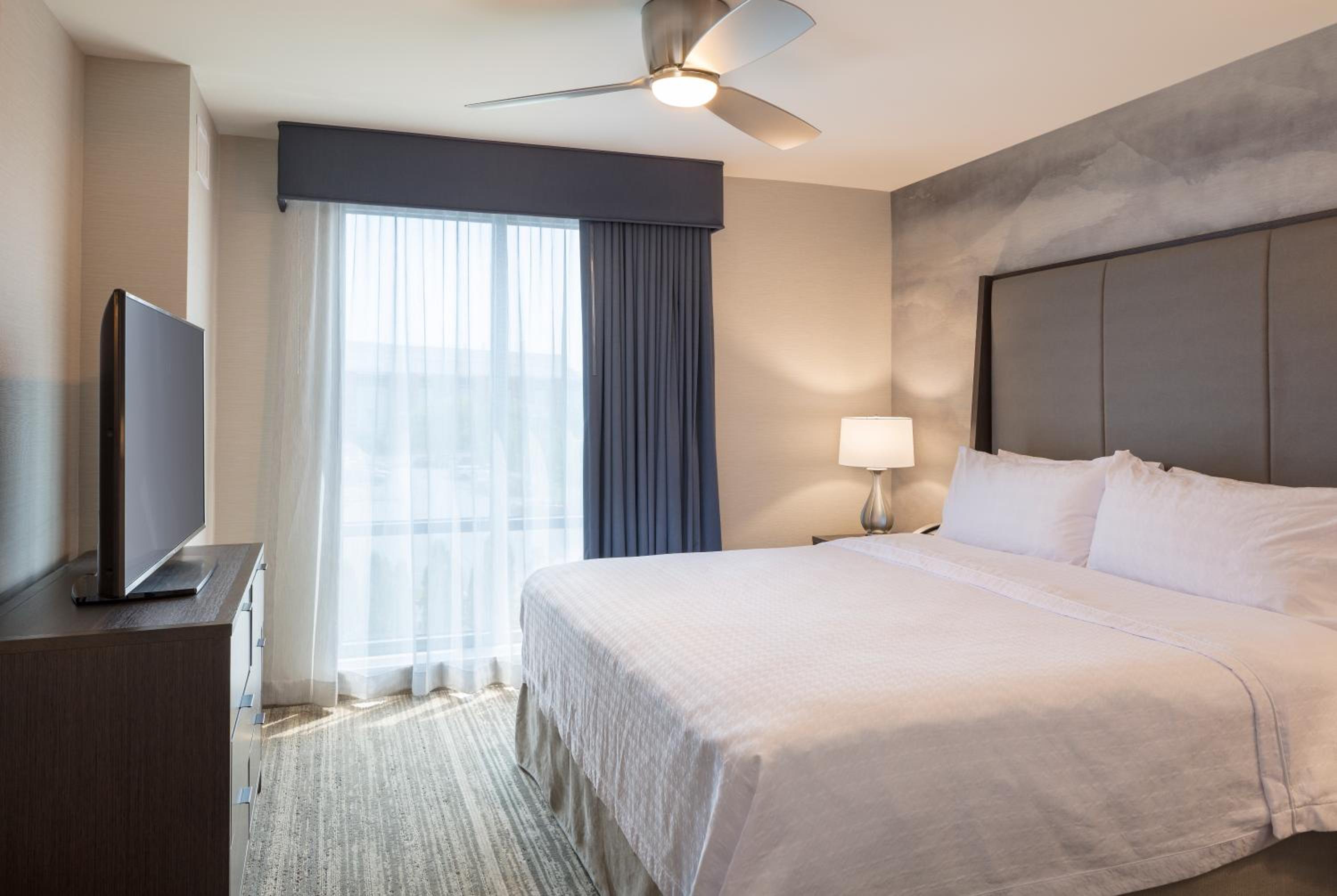 King Suite - Hearing Access/Non-Smoking photo 3