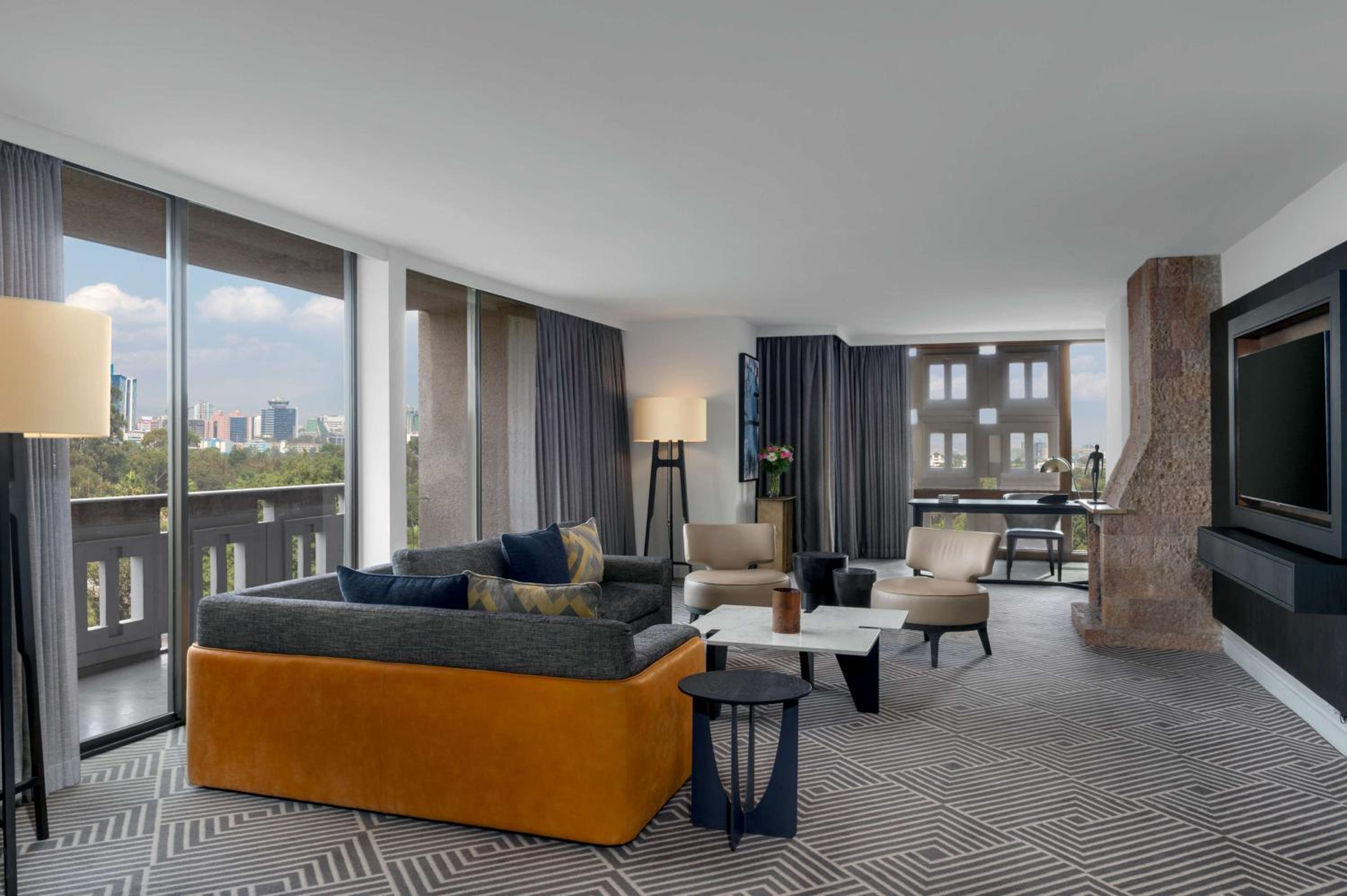 Panoramic Suite - Photo 2