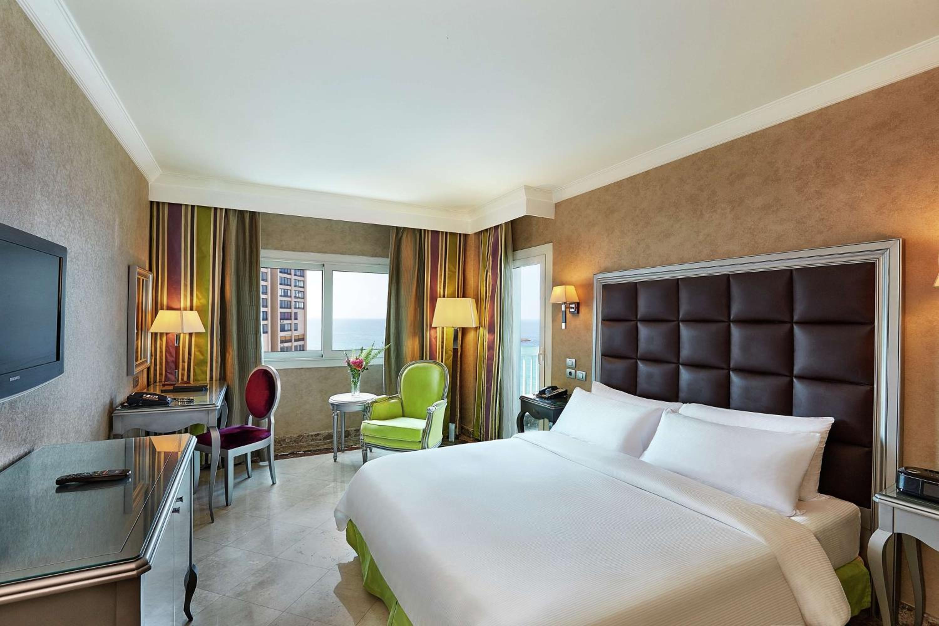 Executive Corner King Room with Sea View - Photo 5