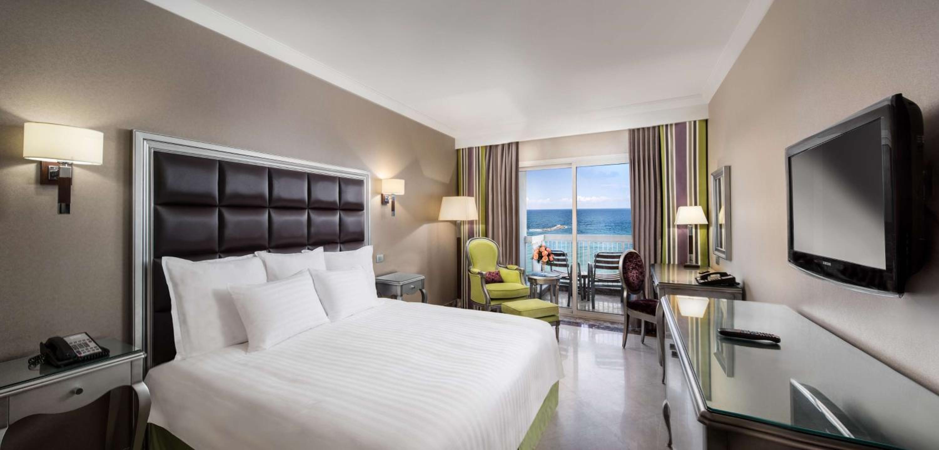 Deluxe King Room with Sea View - Photo 1