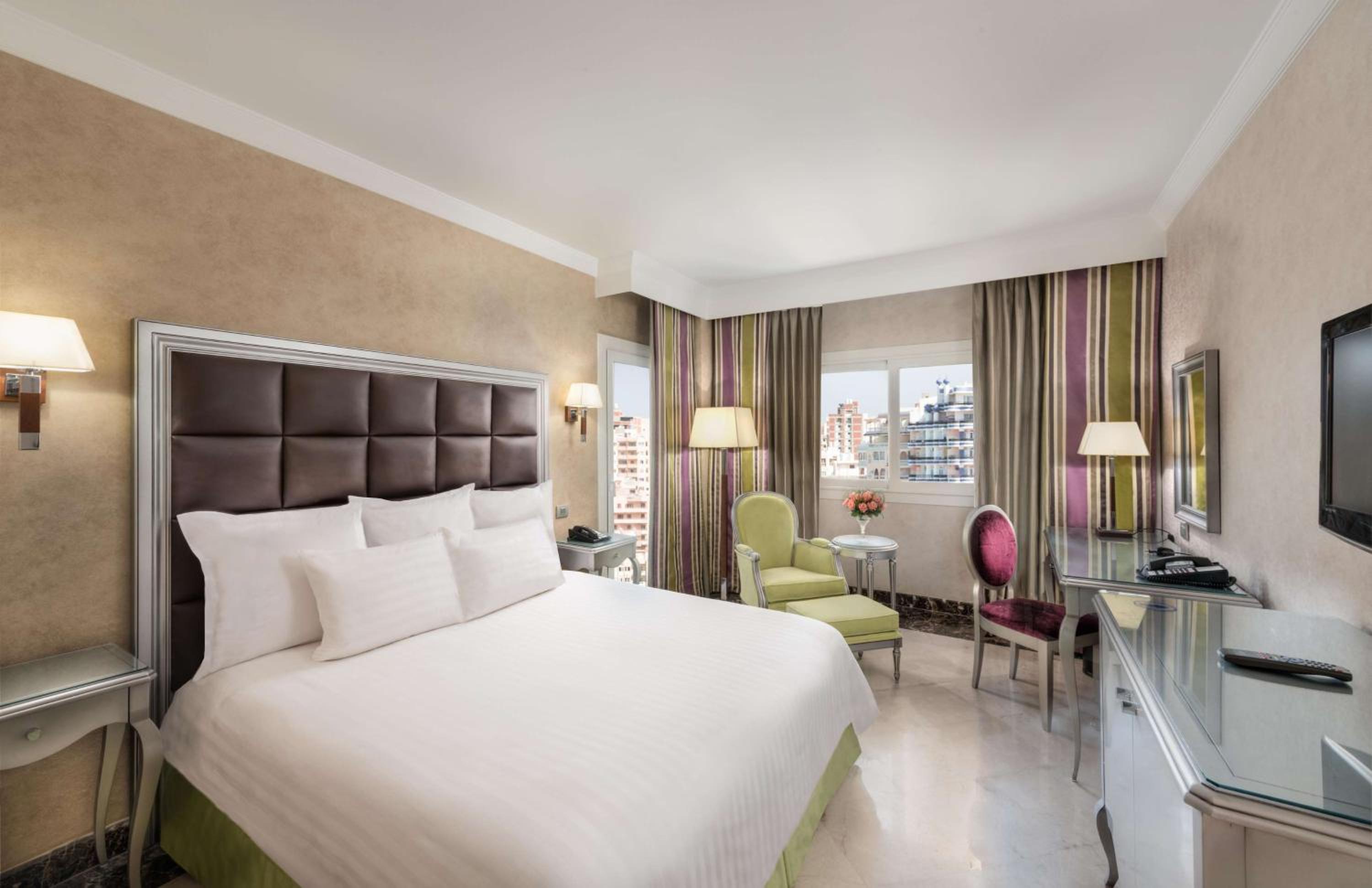 Executive King Room with City View - Photo 1