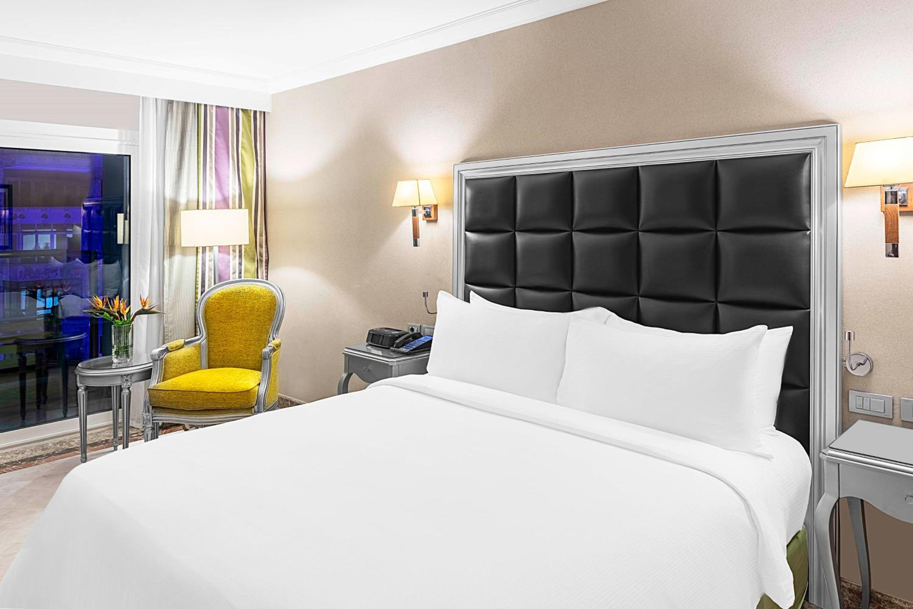 Executive Corner King Room with Sea View - Photo 6