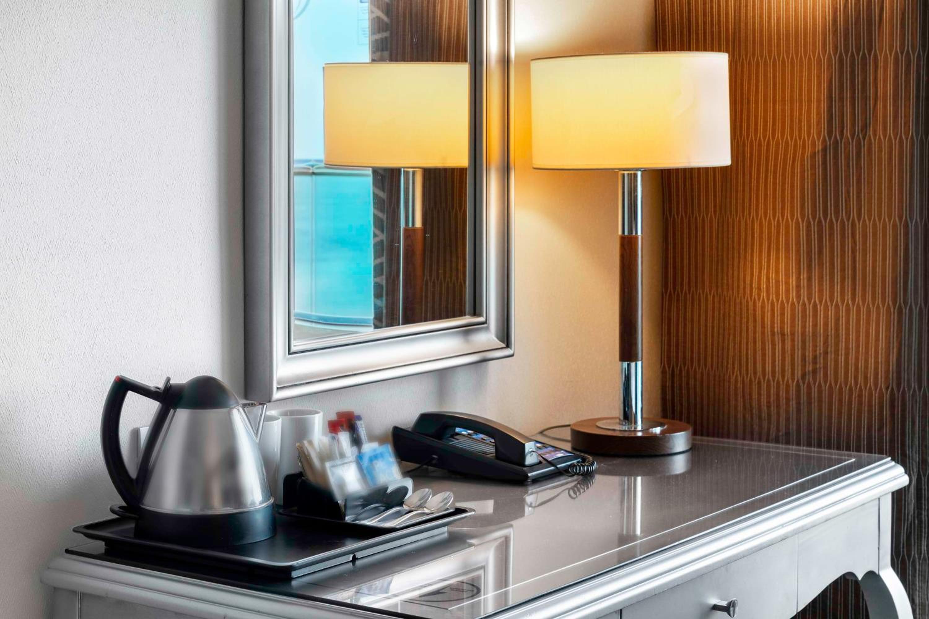 Executive Corner King Room with Sea View - Photo 1