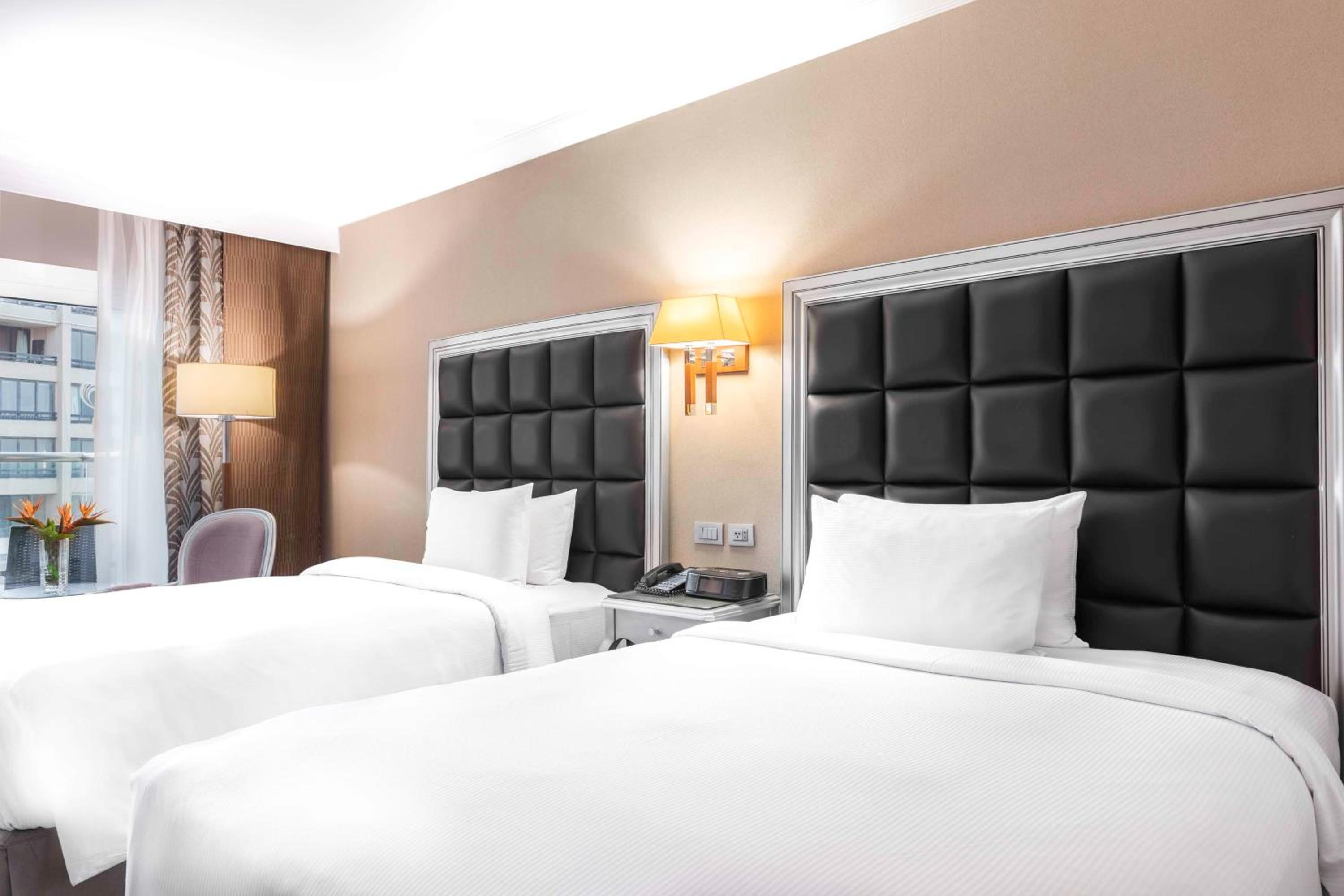 Executive Twin Room with City View - Photo 10