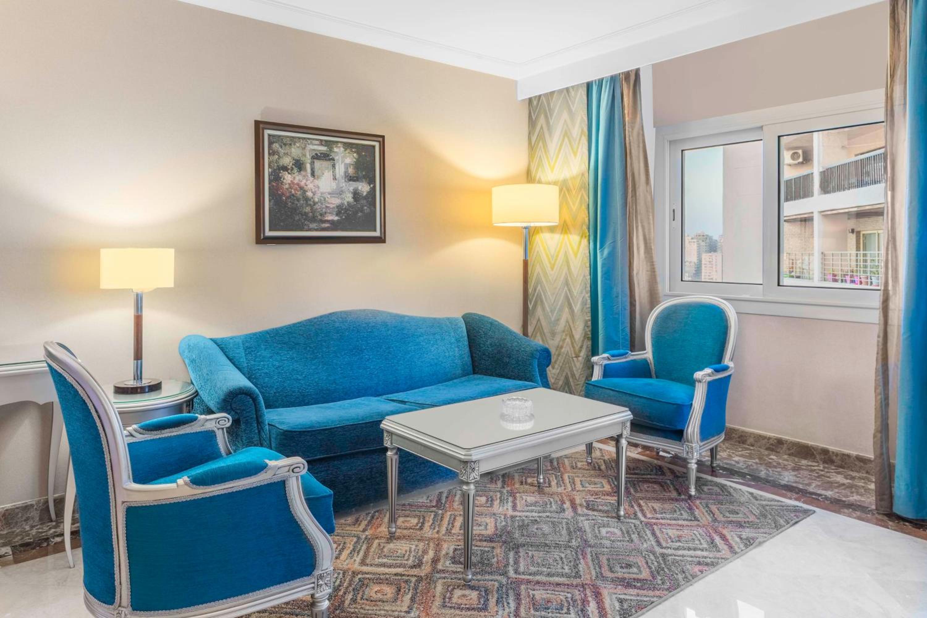 King One-Bedroom Suite with City View - Photo 9