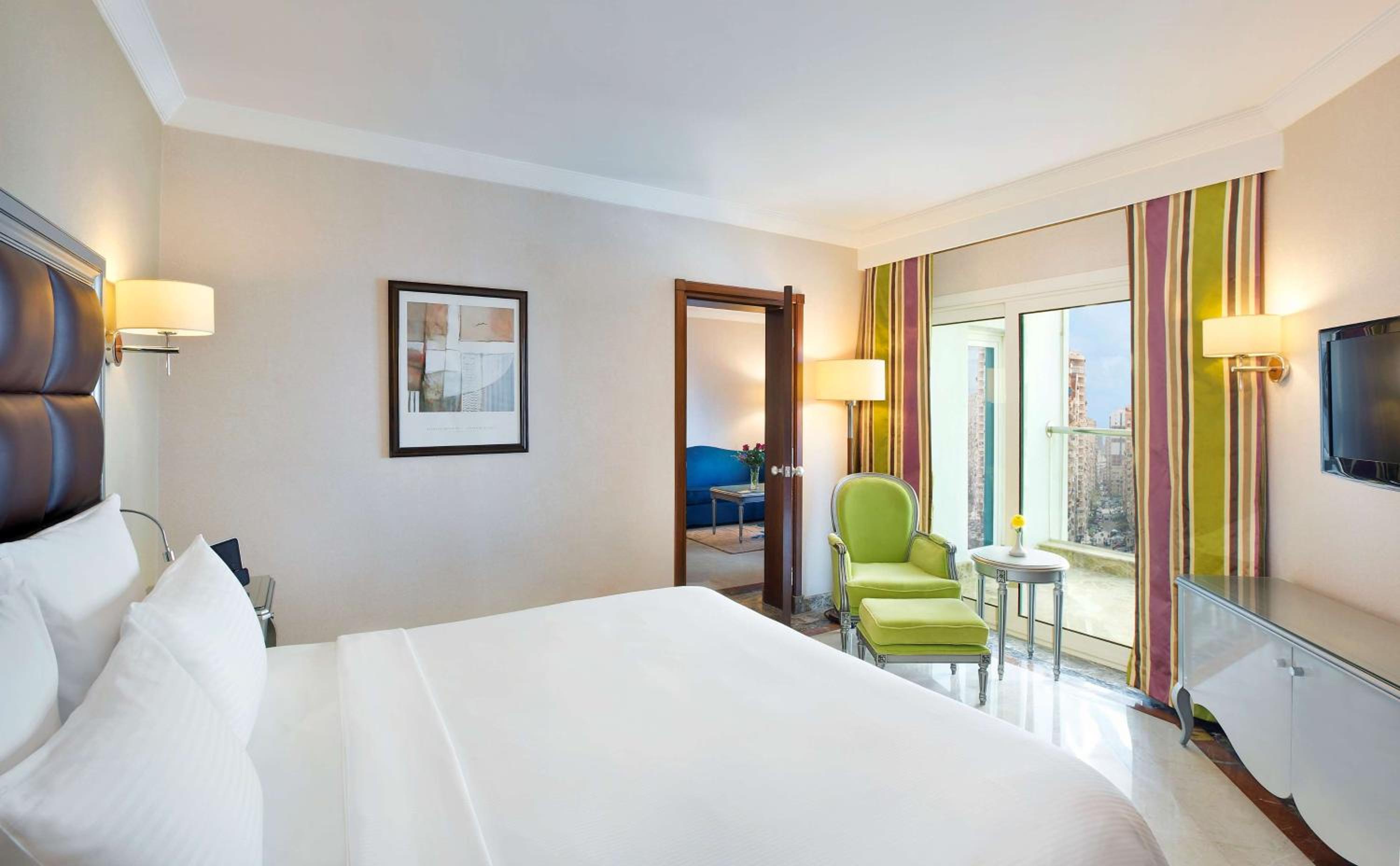 King One-Bedroom Suite with City View - Photo 5