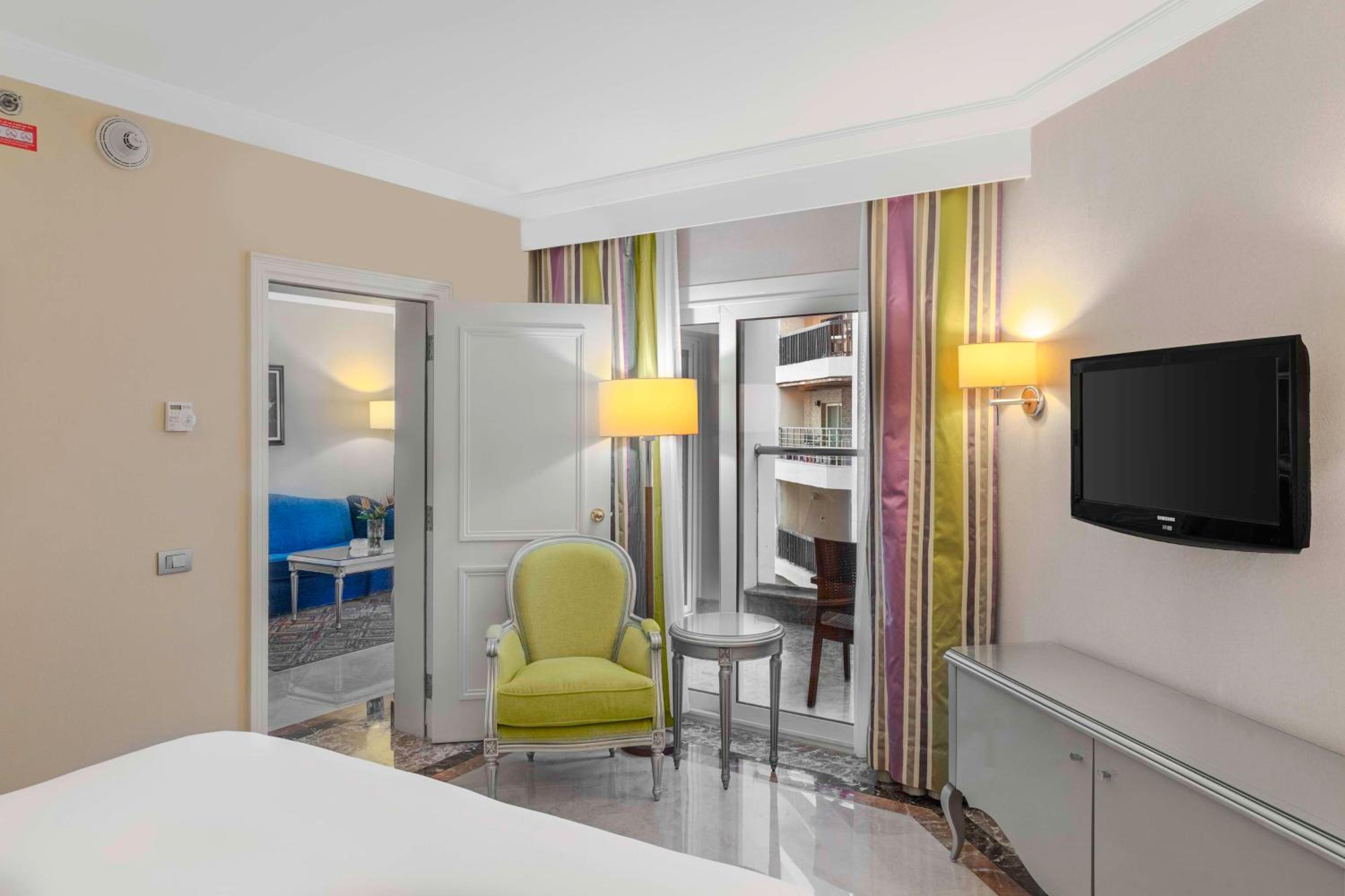 King One-Bedroom Suite with City View - Photo 11