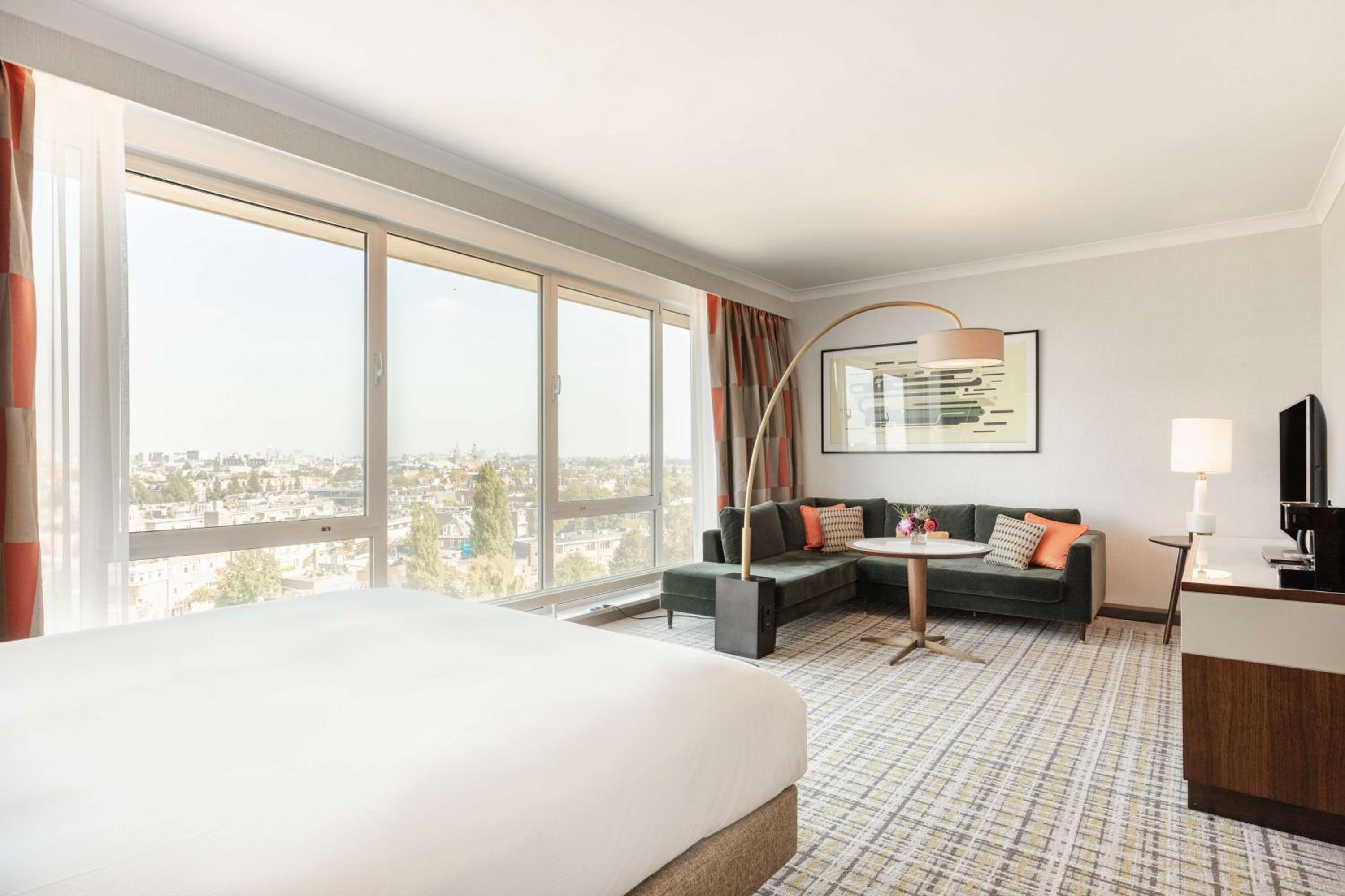 King Junior Suite Canal View High Floor