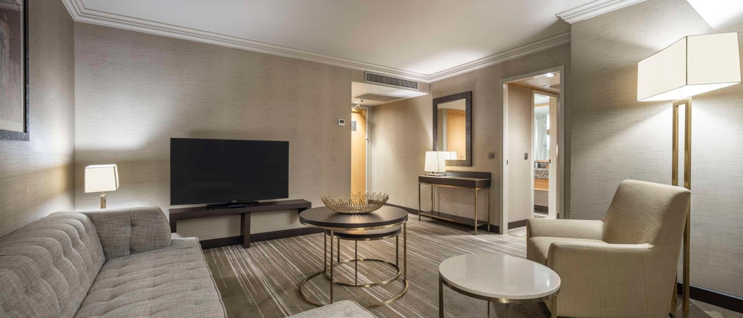 Deluxe King Suite