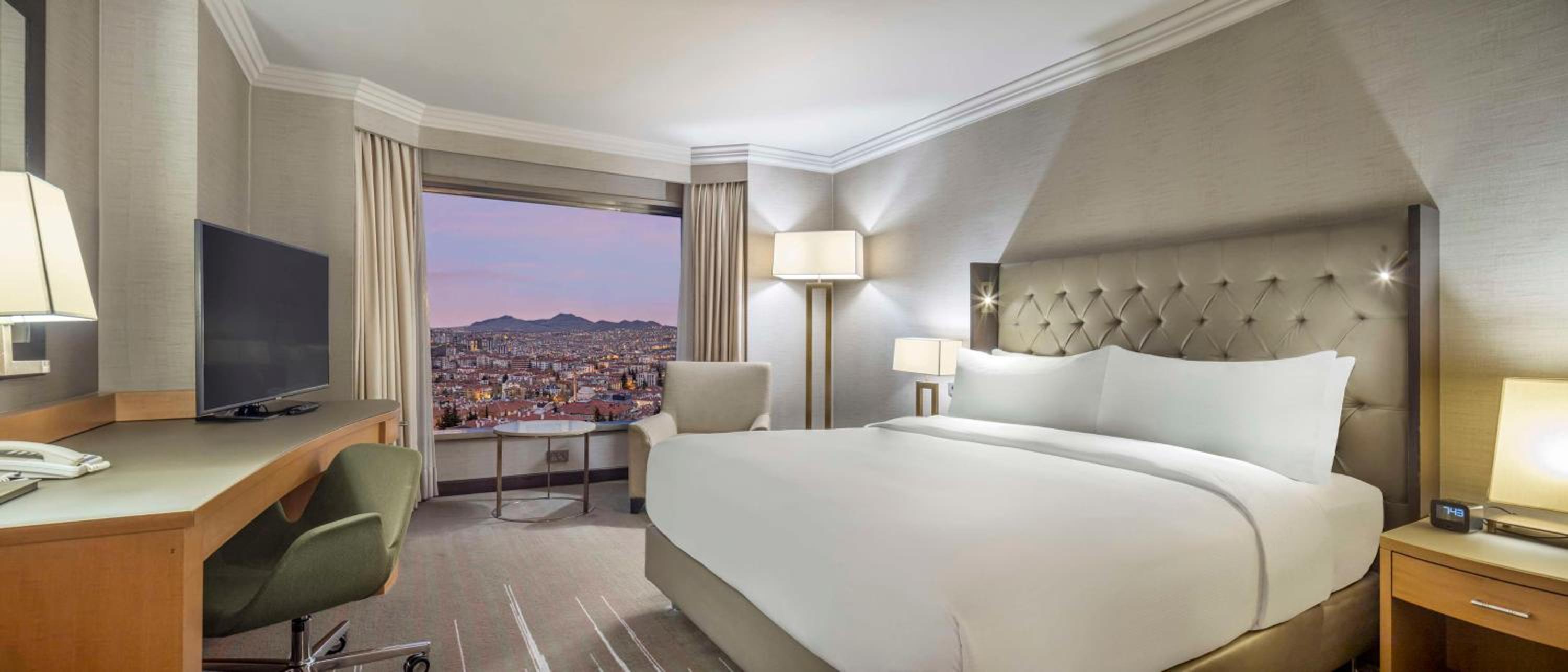 King Guest Room thumbnail 5