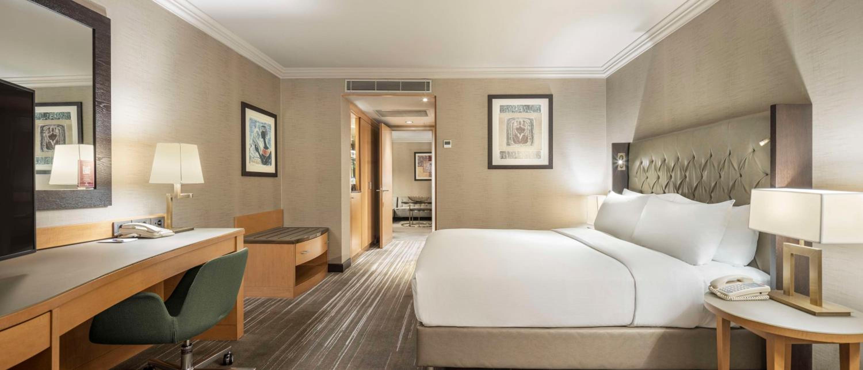 Deluxe King Suite