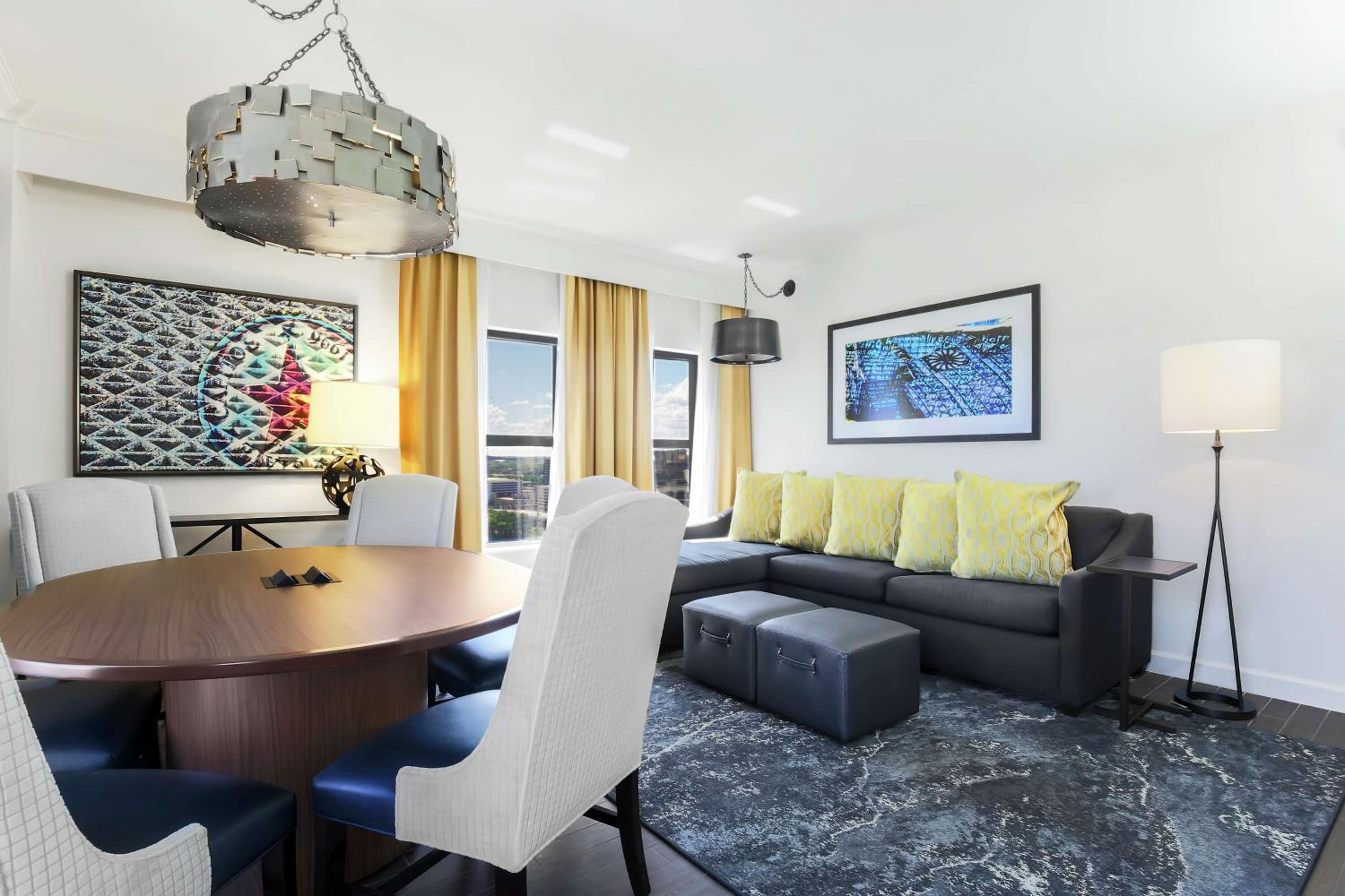One-Bedroom King Suite with Walk-In Shower - Photo 3