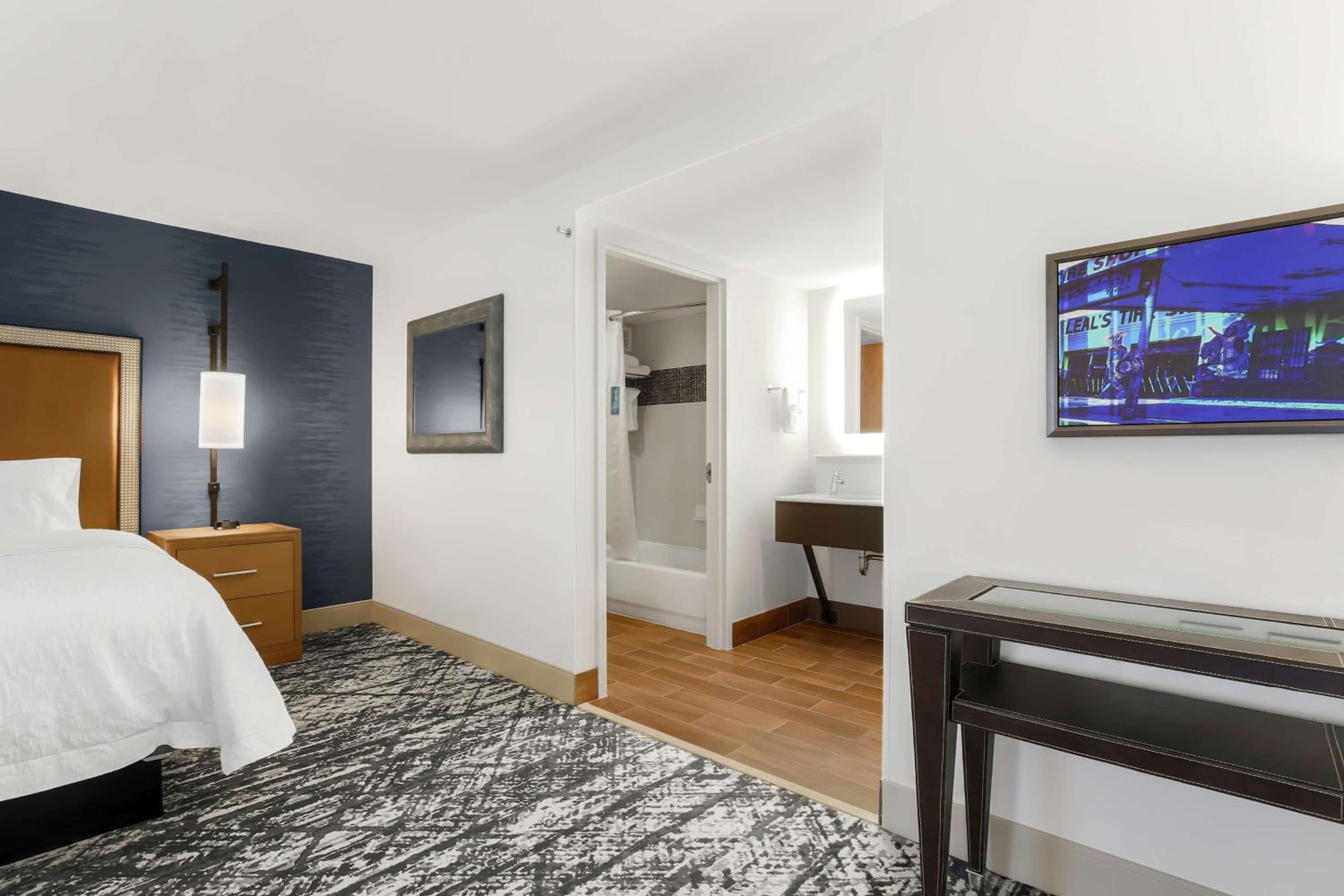 King Studio Suite - Non-Smoking - Photo 1