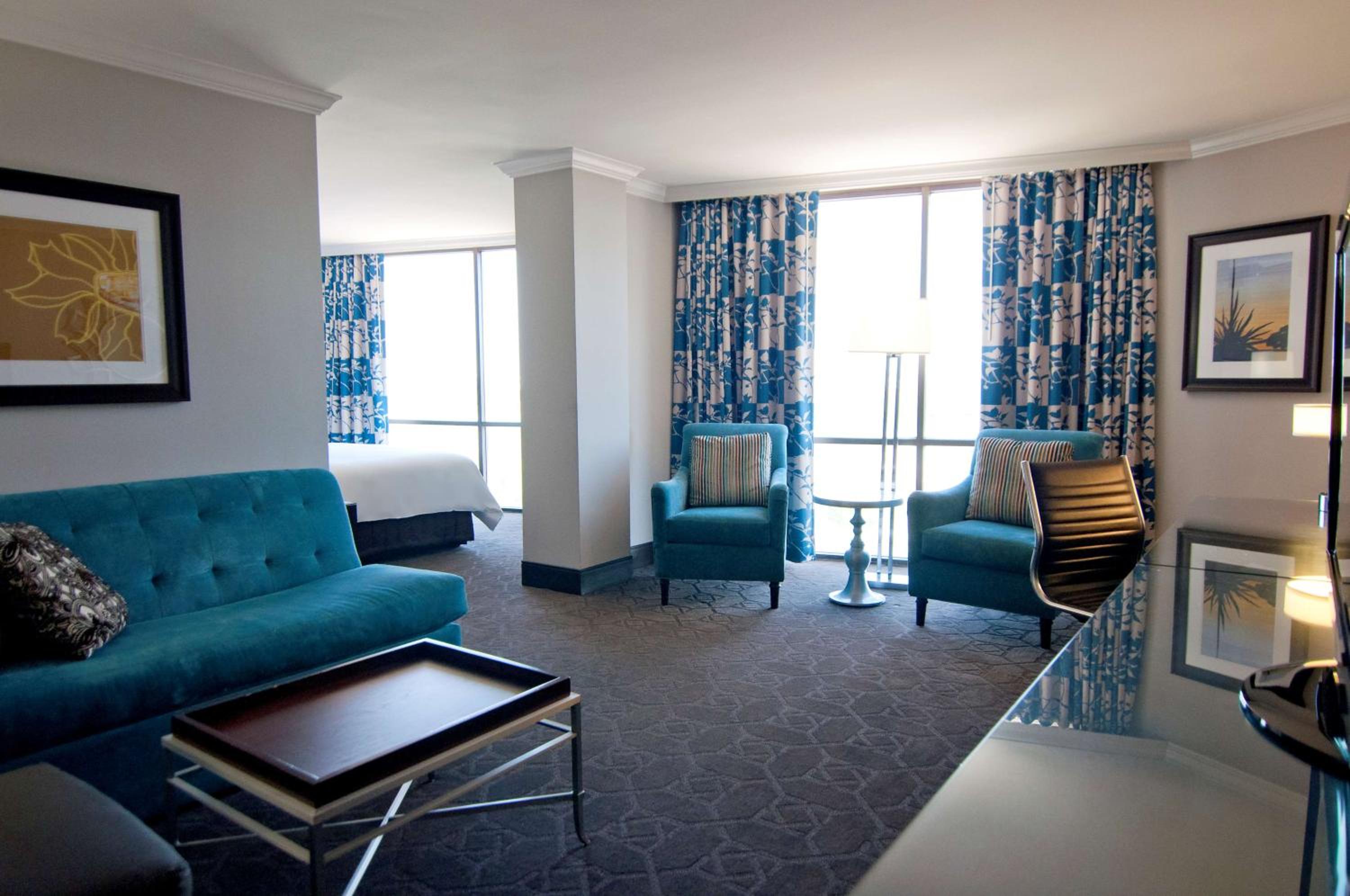 Junior King Suite with Seating Area - Photo 3