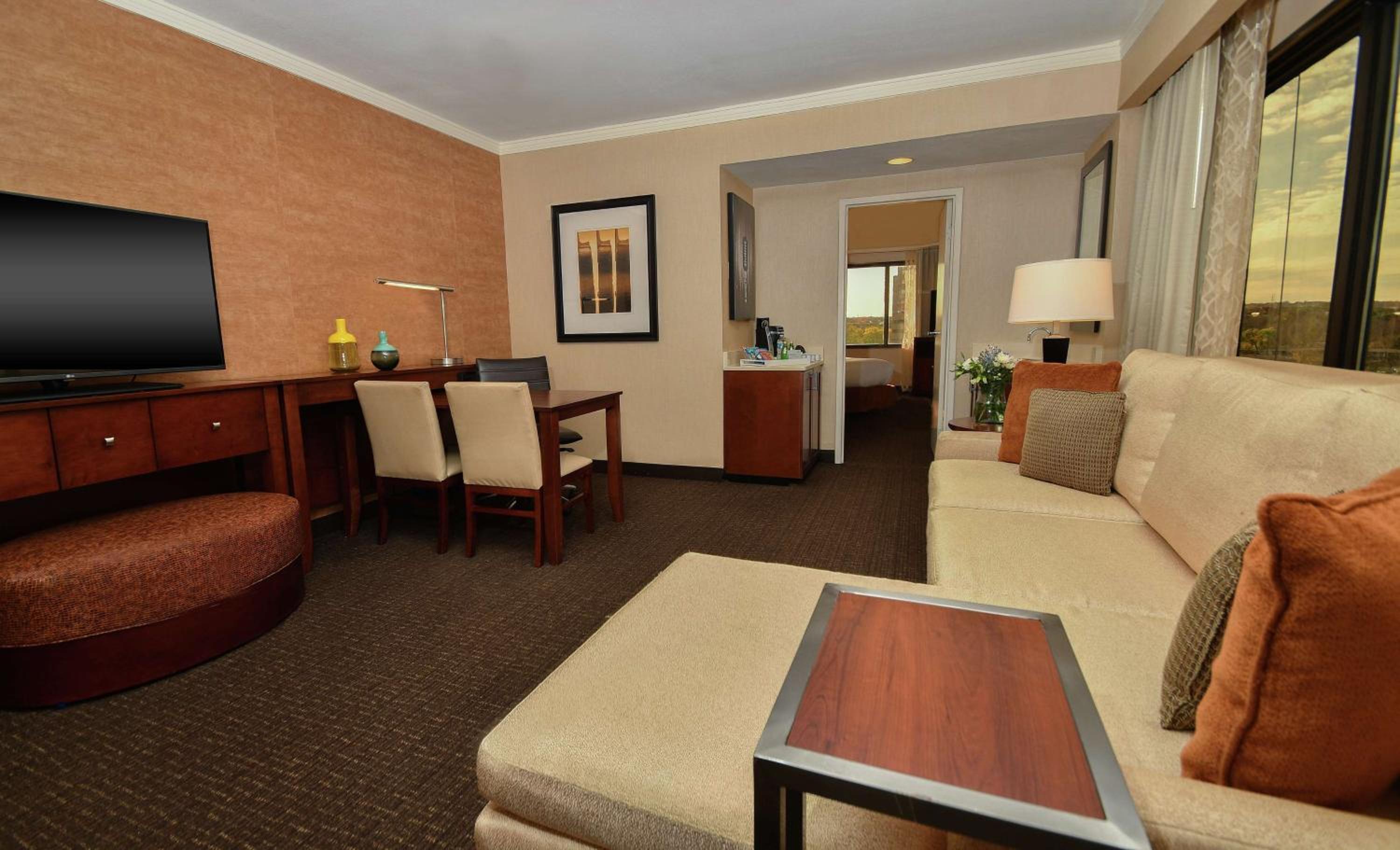 Premium King Suite with City View - Non-Smoking - Photo 5
