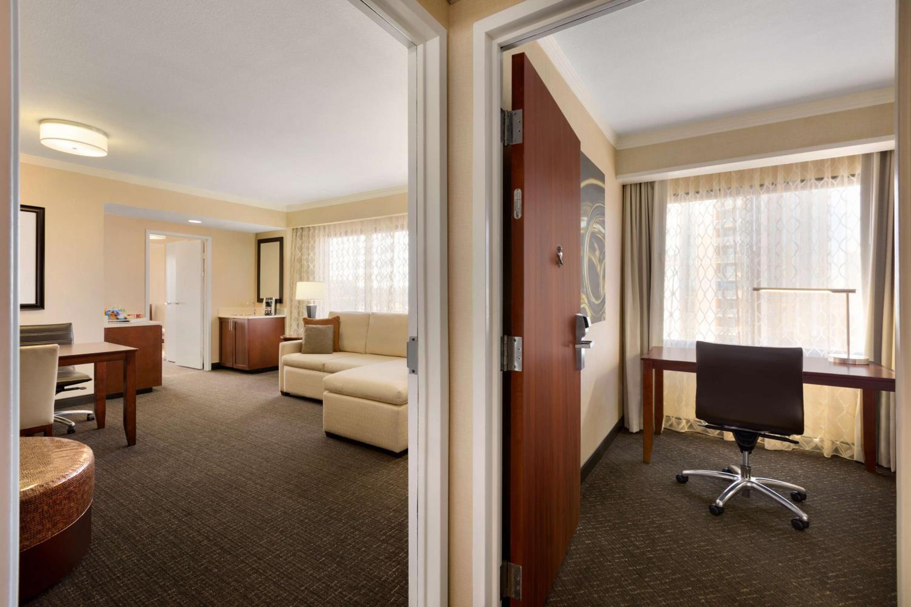 Standard Room with One Double Bed - Photo 1