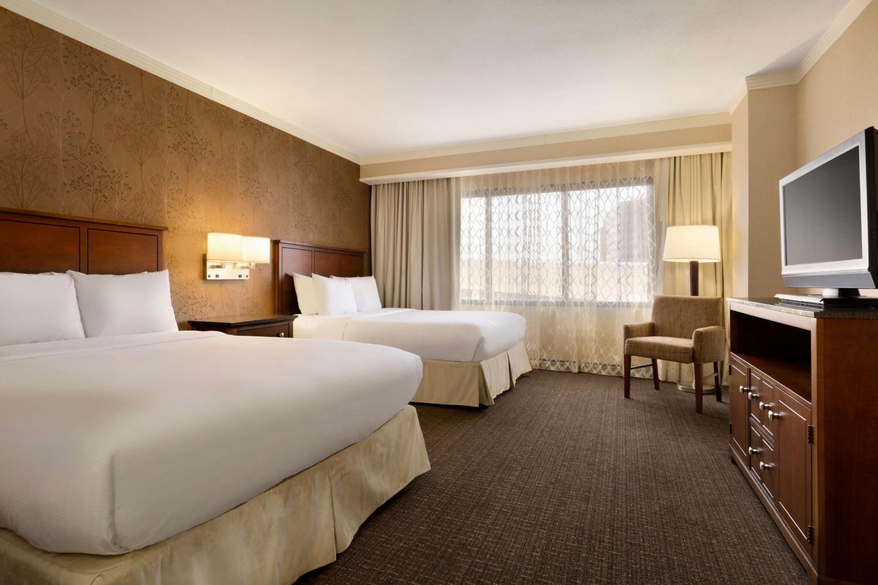 Two-Room Queen Suite with Two Queen Beds - Photo 4