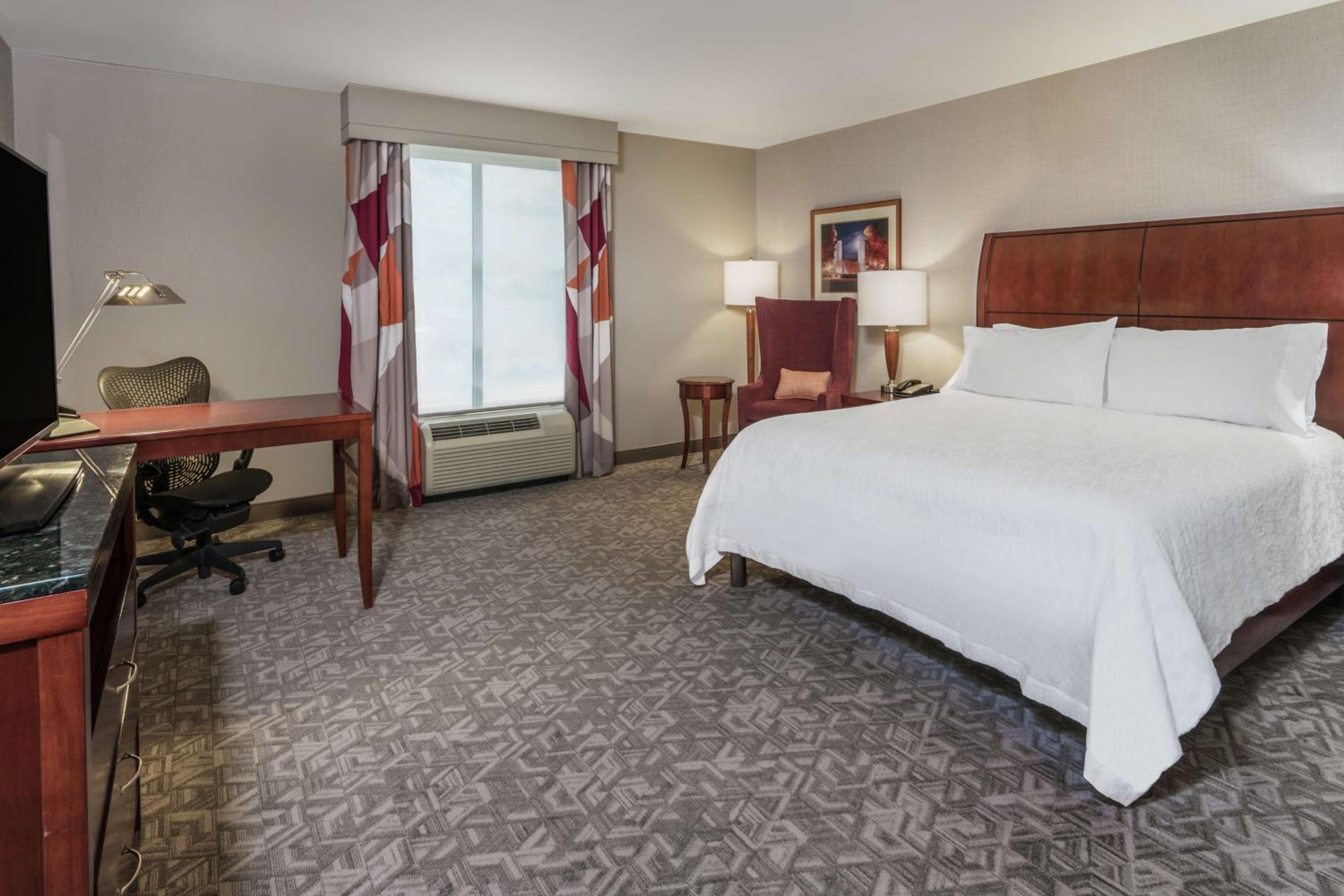 King Room with Bath Tub - Mobility and Hearing Accessible - Photo 1