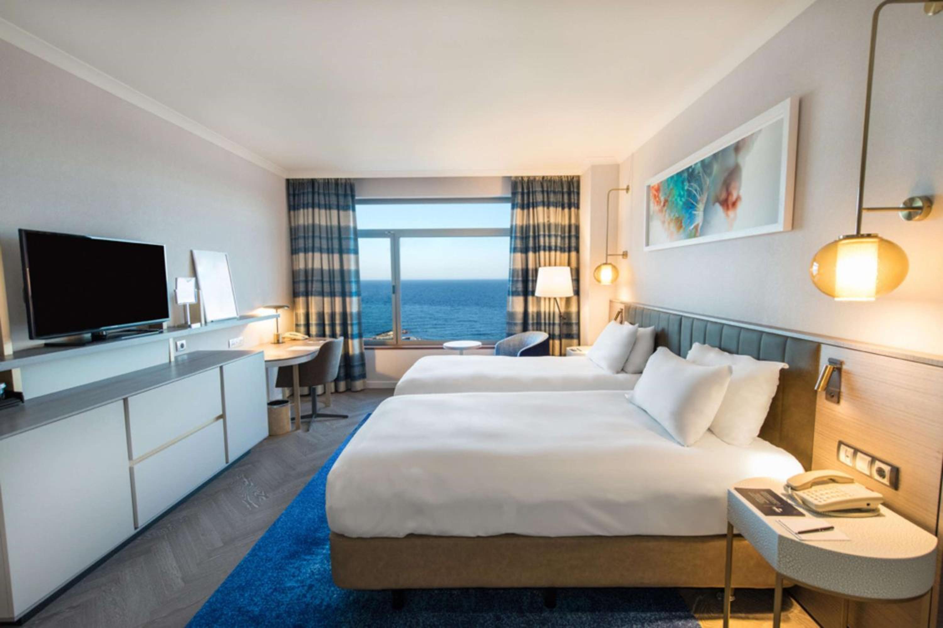Executive Twin Room with Sea View thumbnail 5