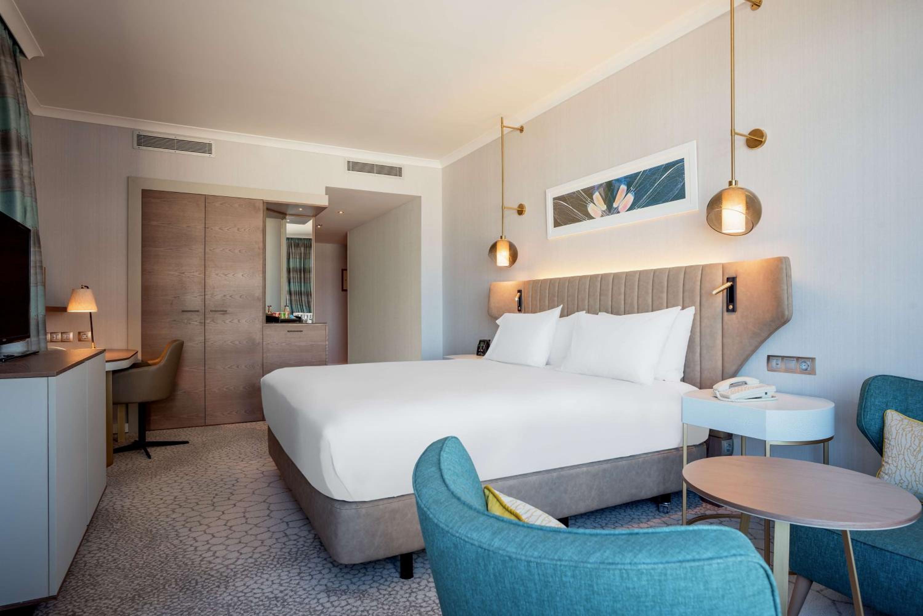 Corner King Room