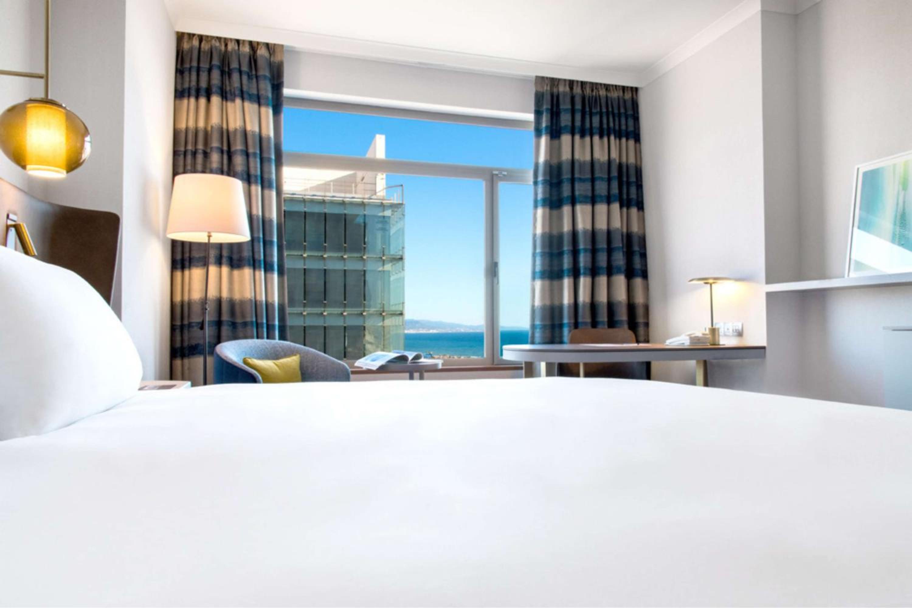 Executive King Room thumbnail 5