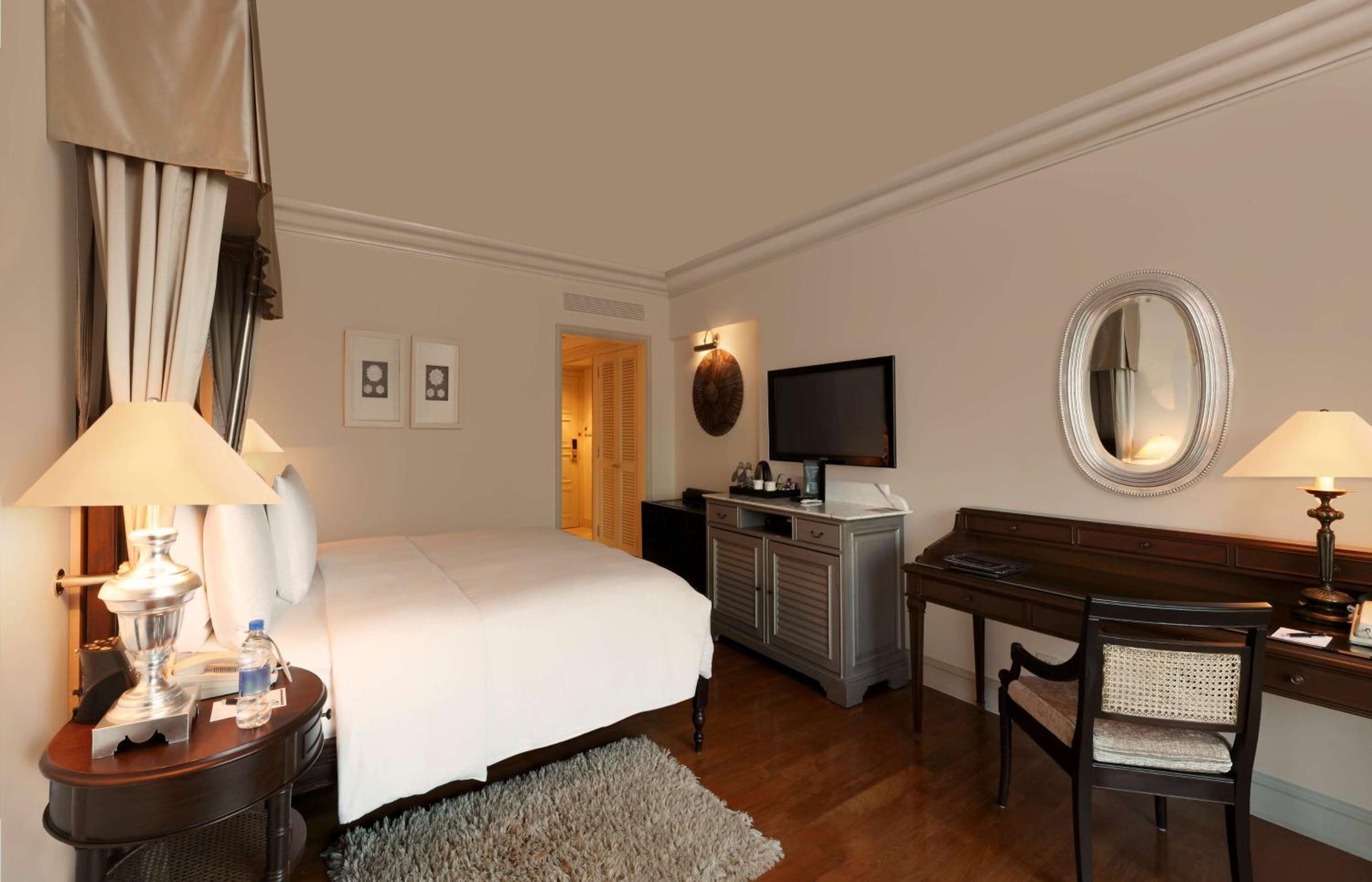 Executive King Room with Access to Executive Lounge - Photo 4