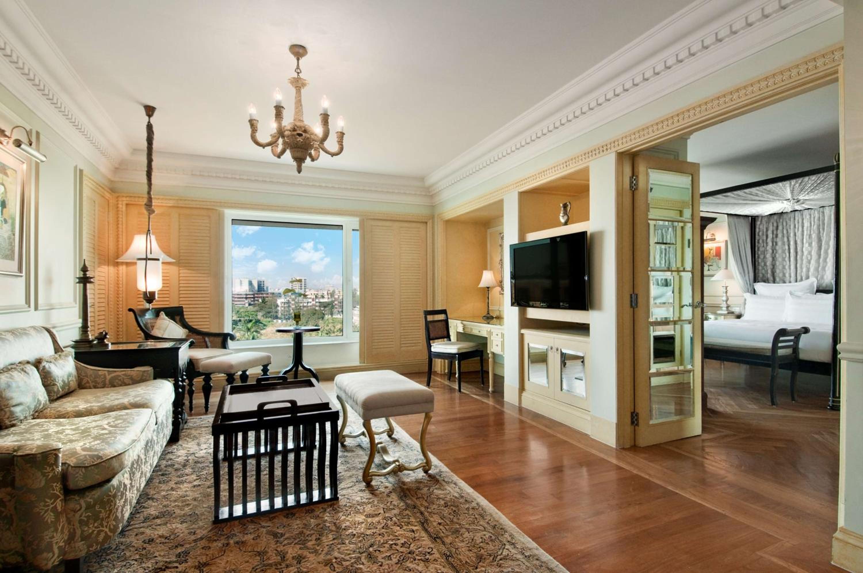 King Majestic Suite with Access to Executive Lounge - Photo 1