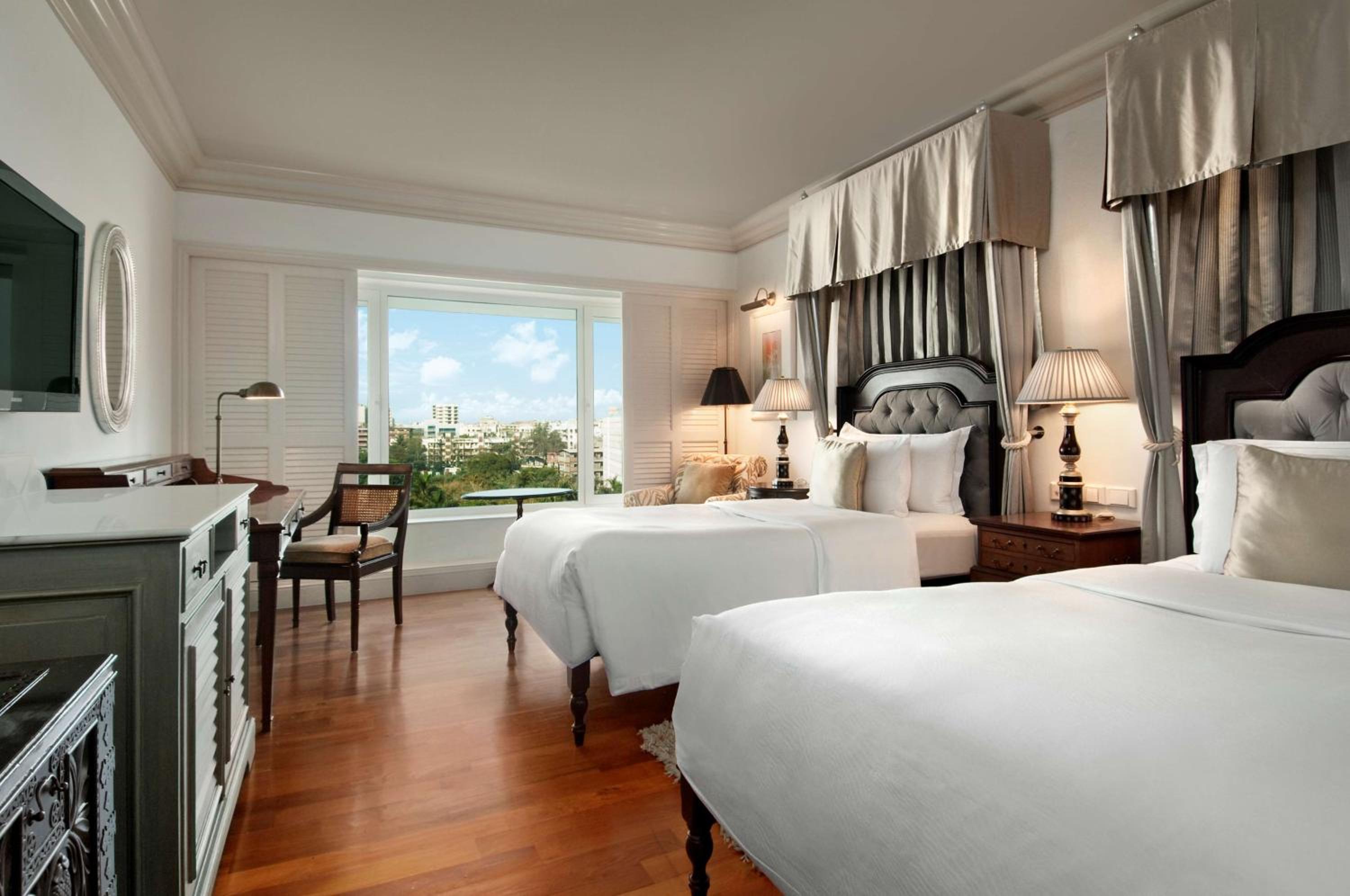 Executive Twin Room with Lounge Access - Photo 1