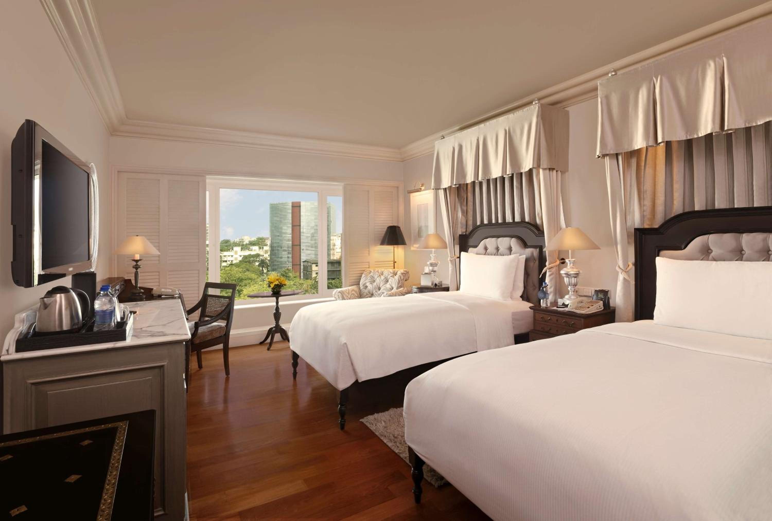 Executive Twin Room with Lounge Access - Photo 5
