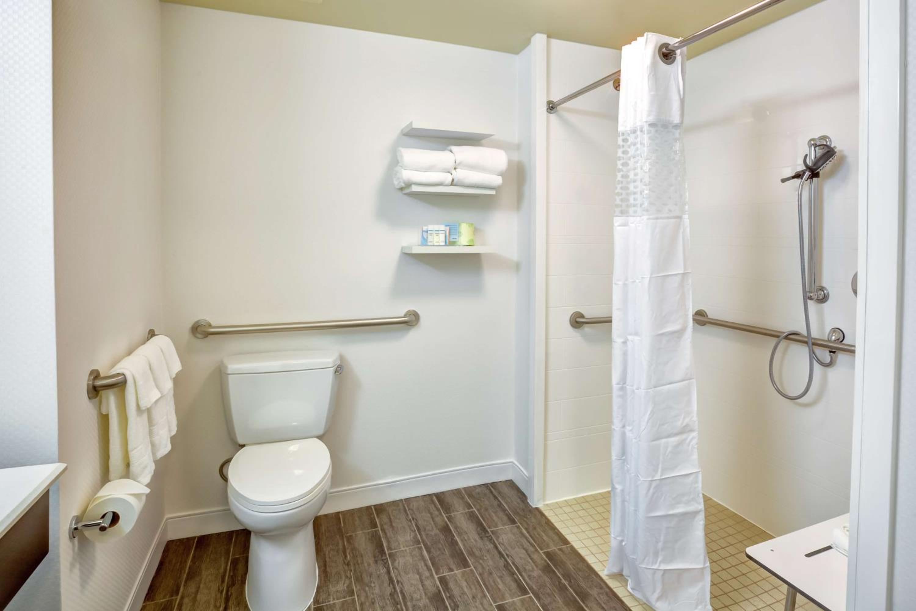 Queen Room with Two Queen Beds and Roll In Shower - Disability Access/Non-Smoking photo 2