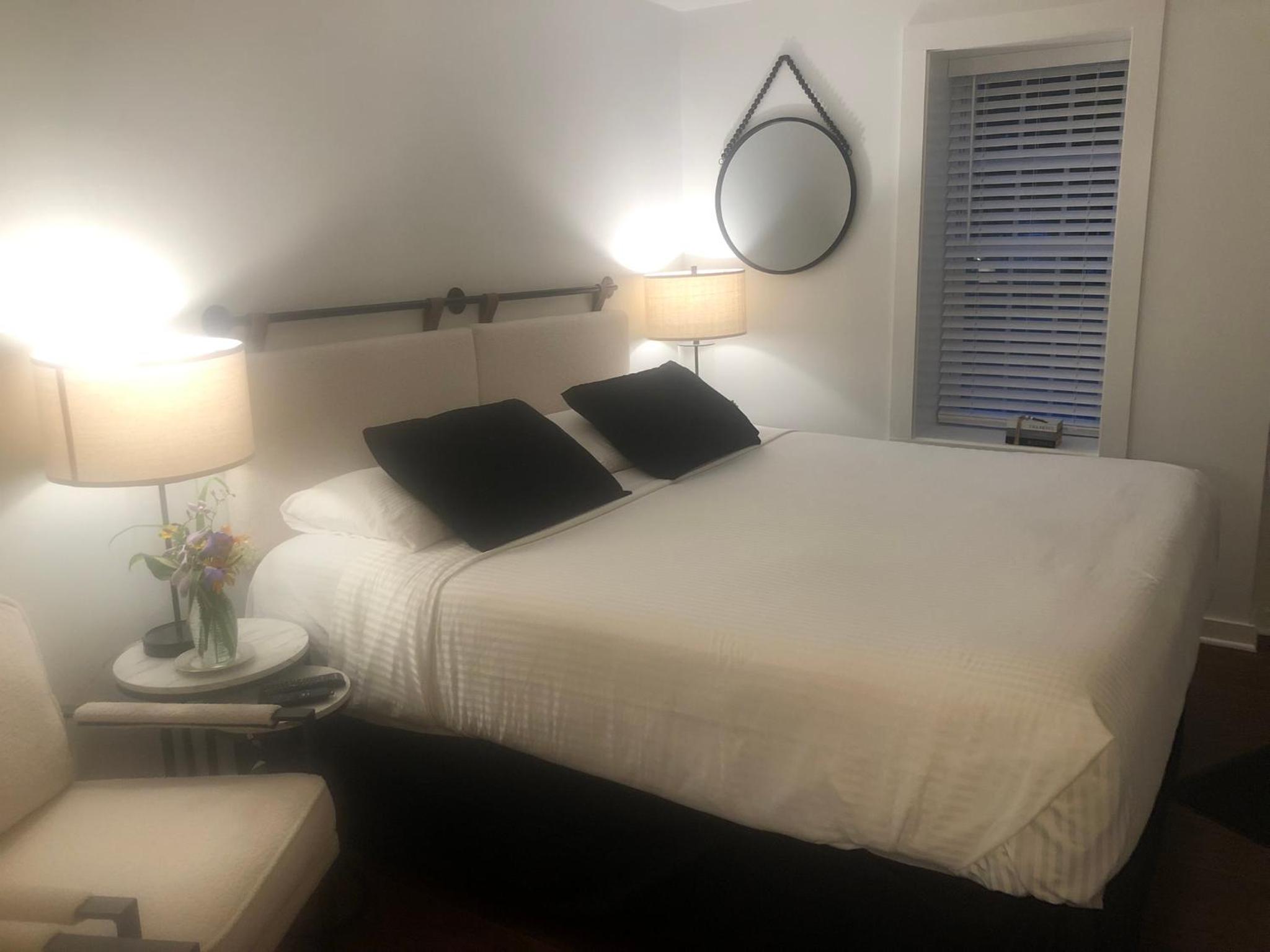 Deluxe King Room photo 2