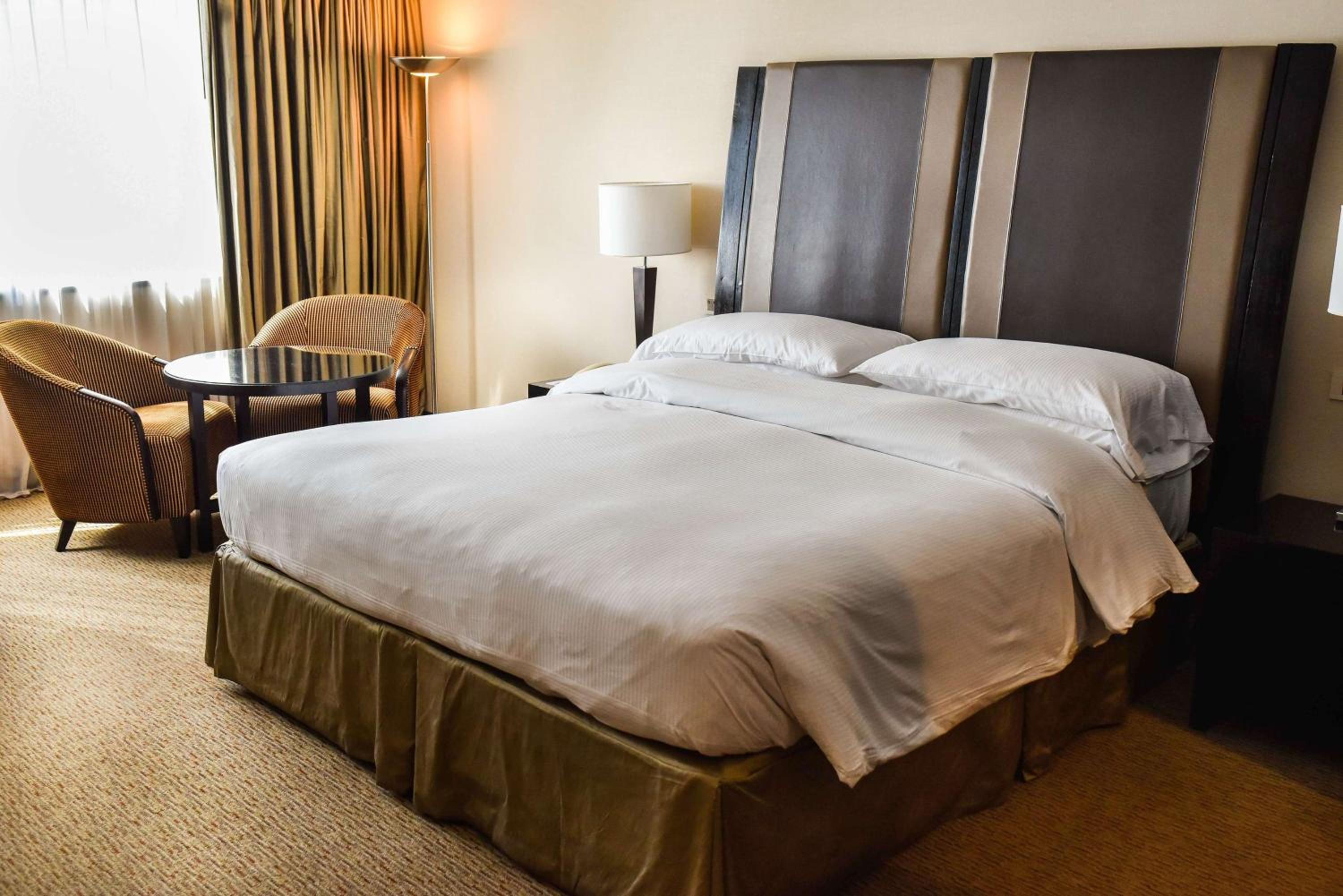 Executive Queen Room