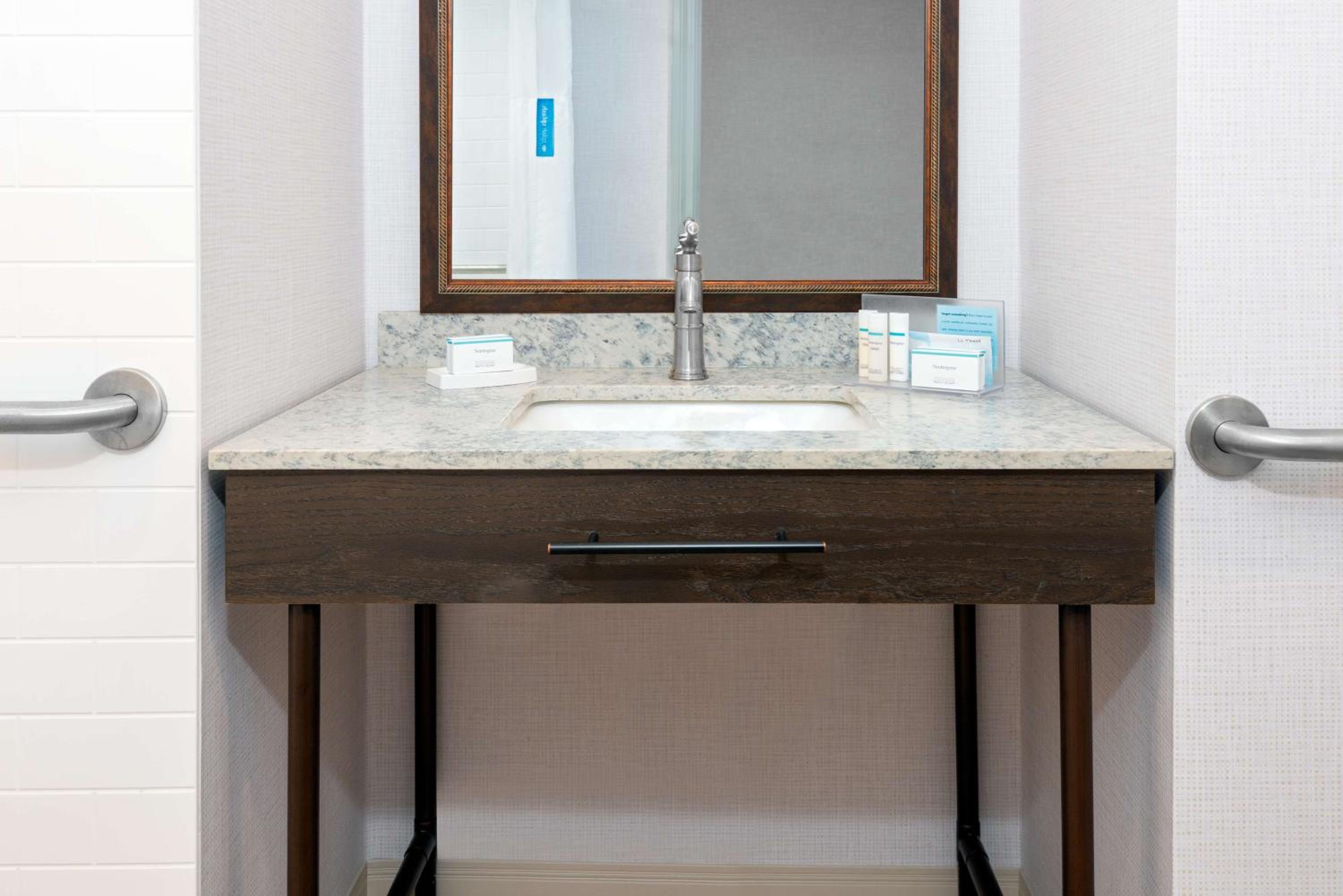King Room - Mobility Access/Non-Smoking - Photo 3