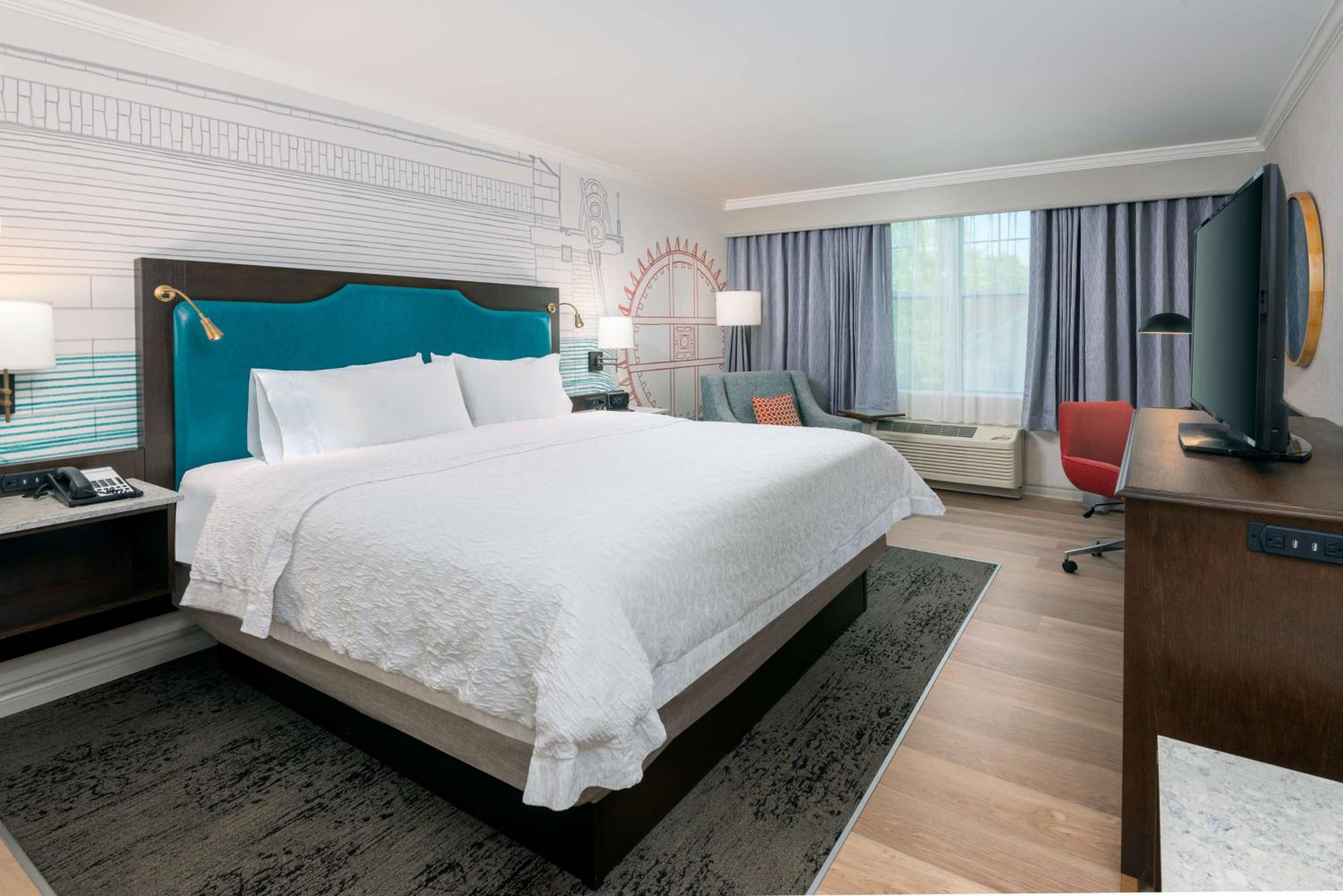 King Room with King Bed - Non-Smoking - Photo 1